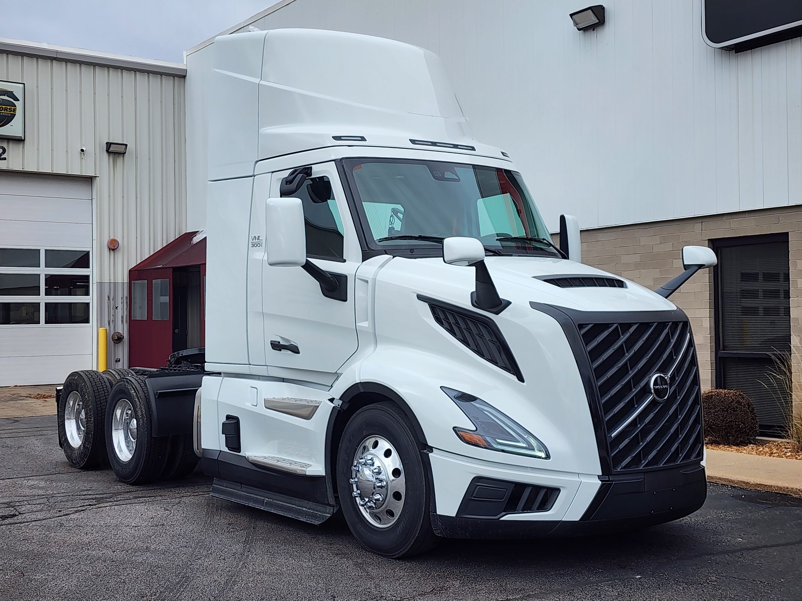 2026 VOLVO VNL300 - image 4 of 6