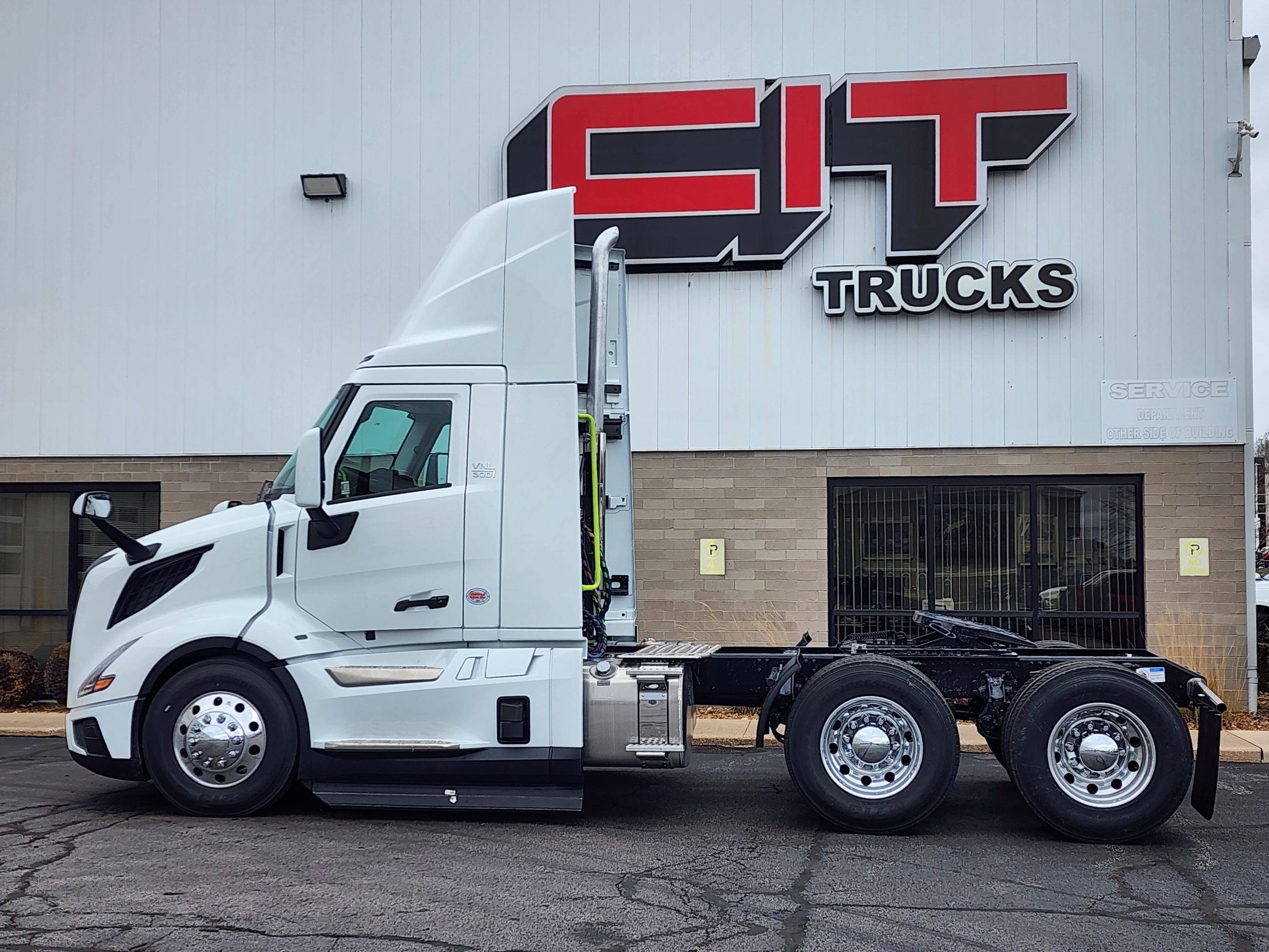 2026 VOLVO VNL300 - image 5 of 6