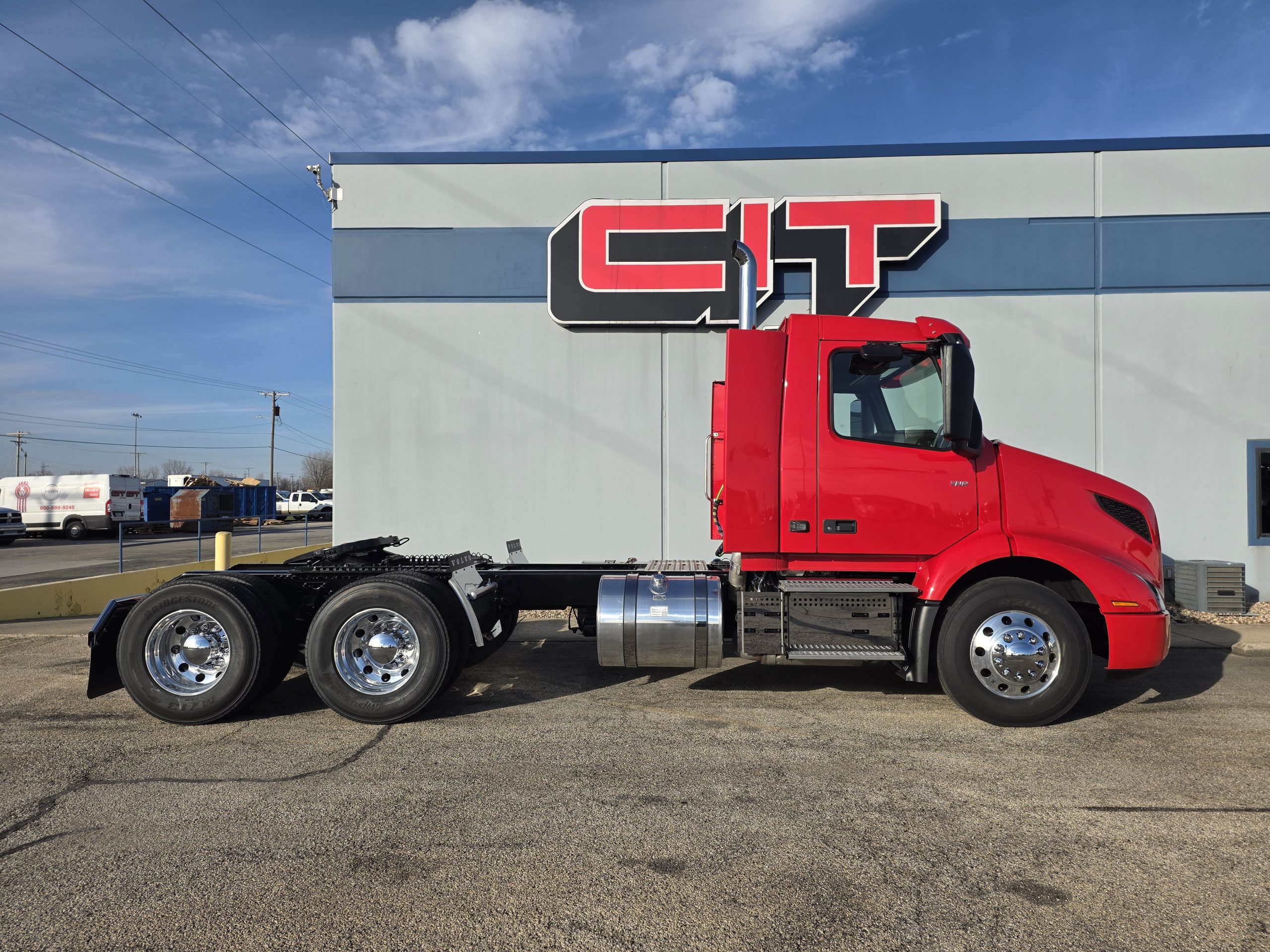 2026 VOLVO VNR300 2026 VOLVO VNR300 - image 4 of 6