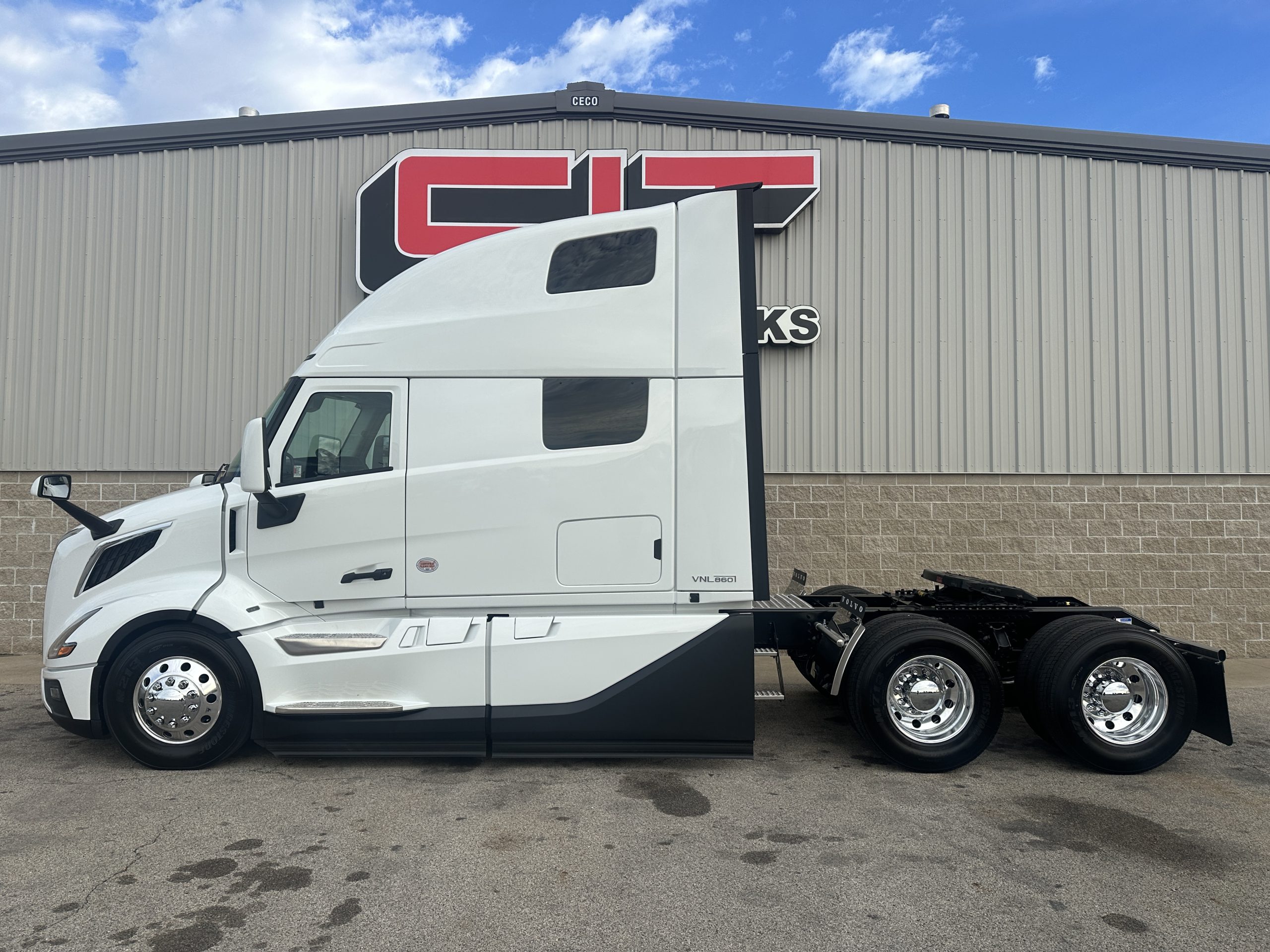 2026 VOLVO VNL860 2026 VOLVO VNL860 - image 6 of 6