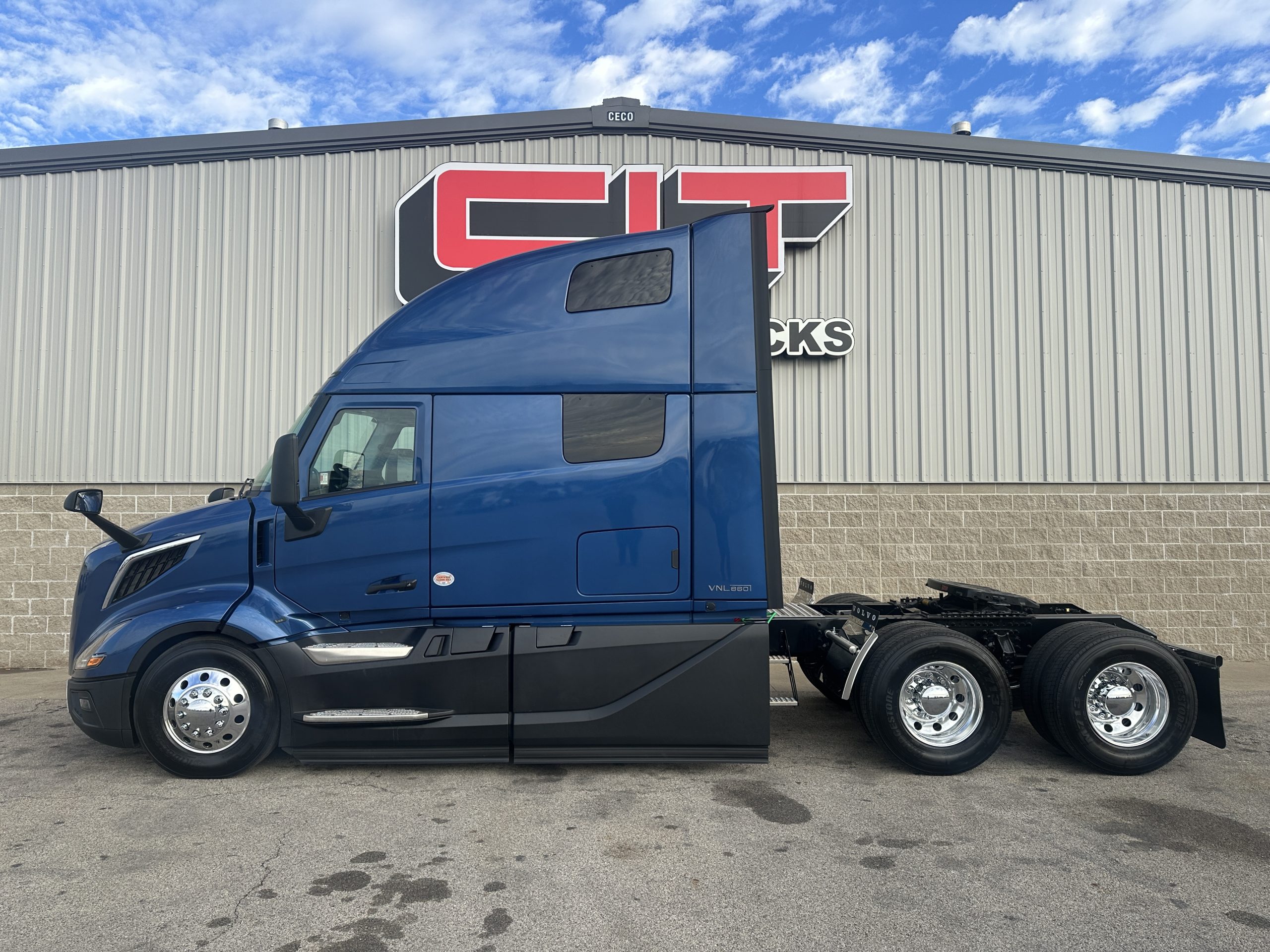 2026 VOLVO VNL860 2026 VOLVO VNL860 - image 3 of 6