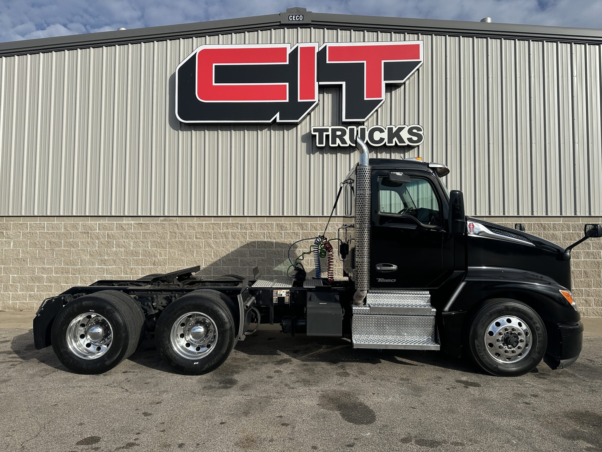 2024 KENWORTH T680 2024 KENWORTH T680 - image 4 of 6