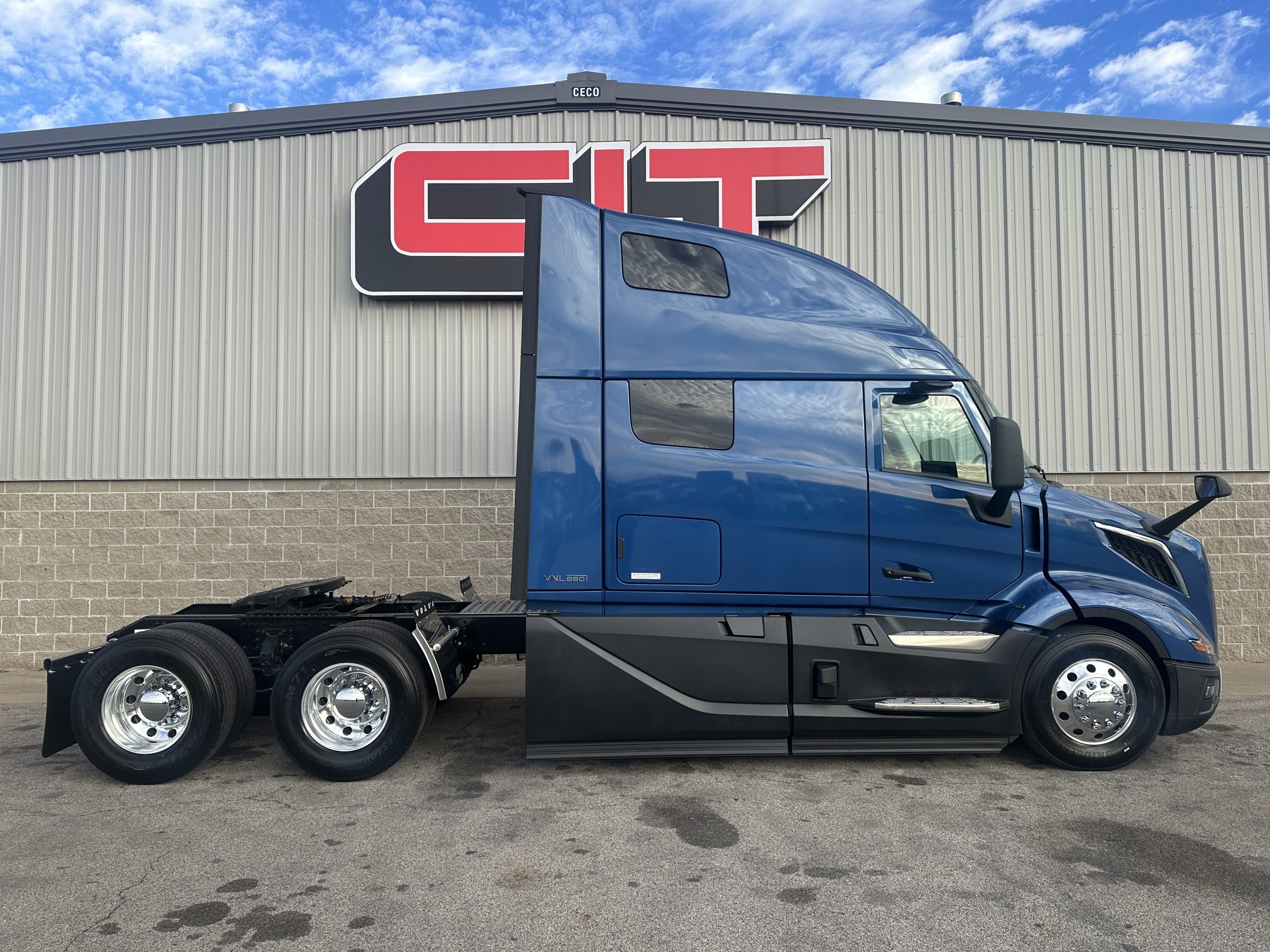 2026 VOLVO VNL860 2026 VOLVO VNL860 - image 4 of 6