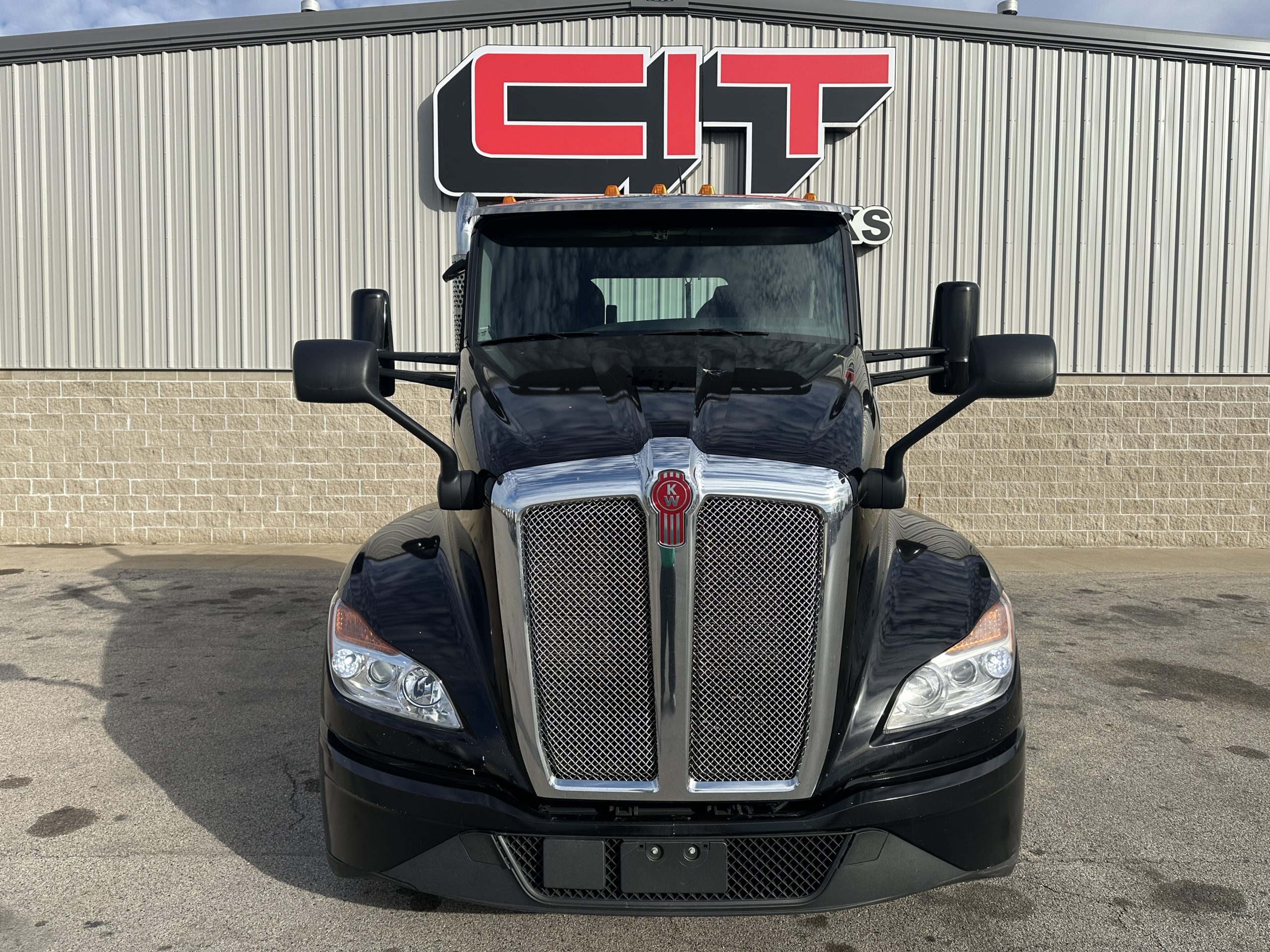 2024 KENWORTH T680 2024 KENWORTH T680 - image 2 of 6