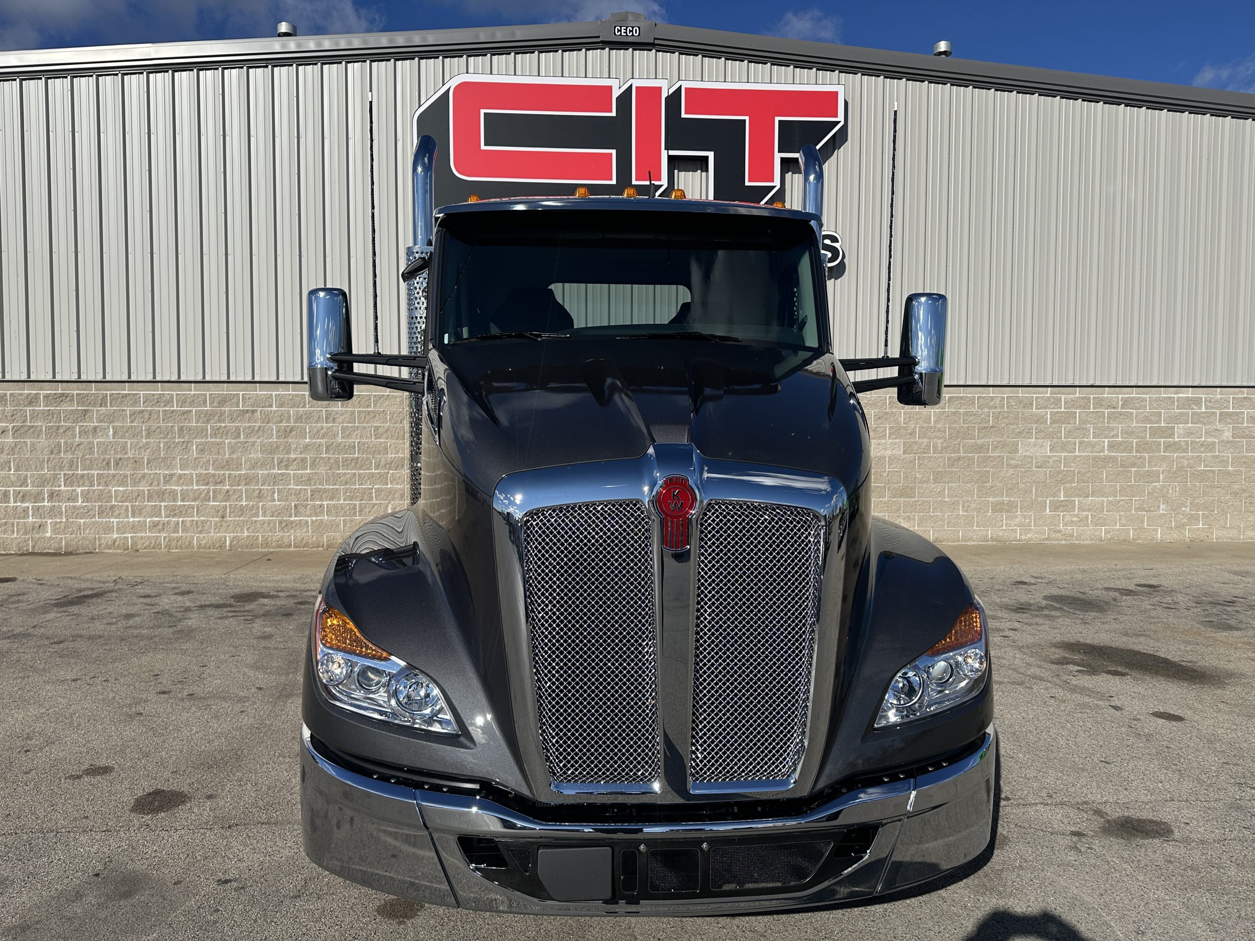 2026 KENWORTH T680 2026 KENWORTH T680 - image 2 of 6