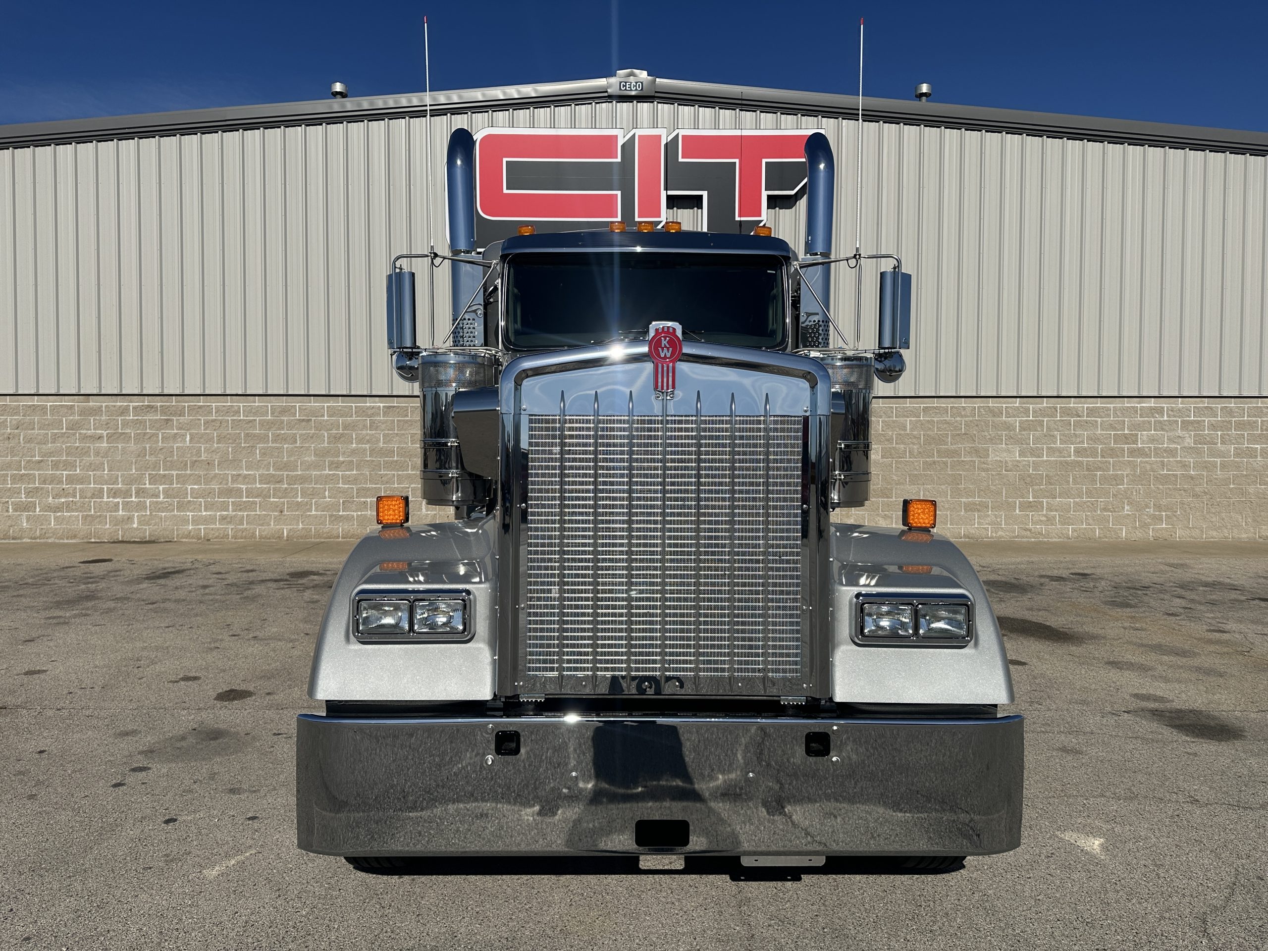 2026 KENWORTH W900L 2026 KENWORTH W900L - image 2 of 6