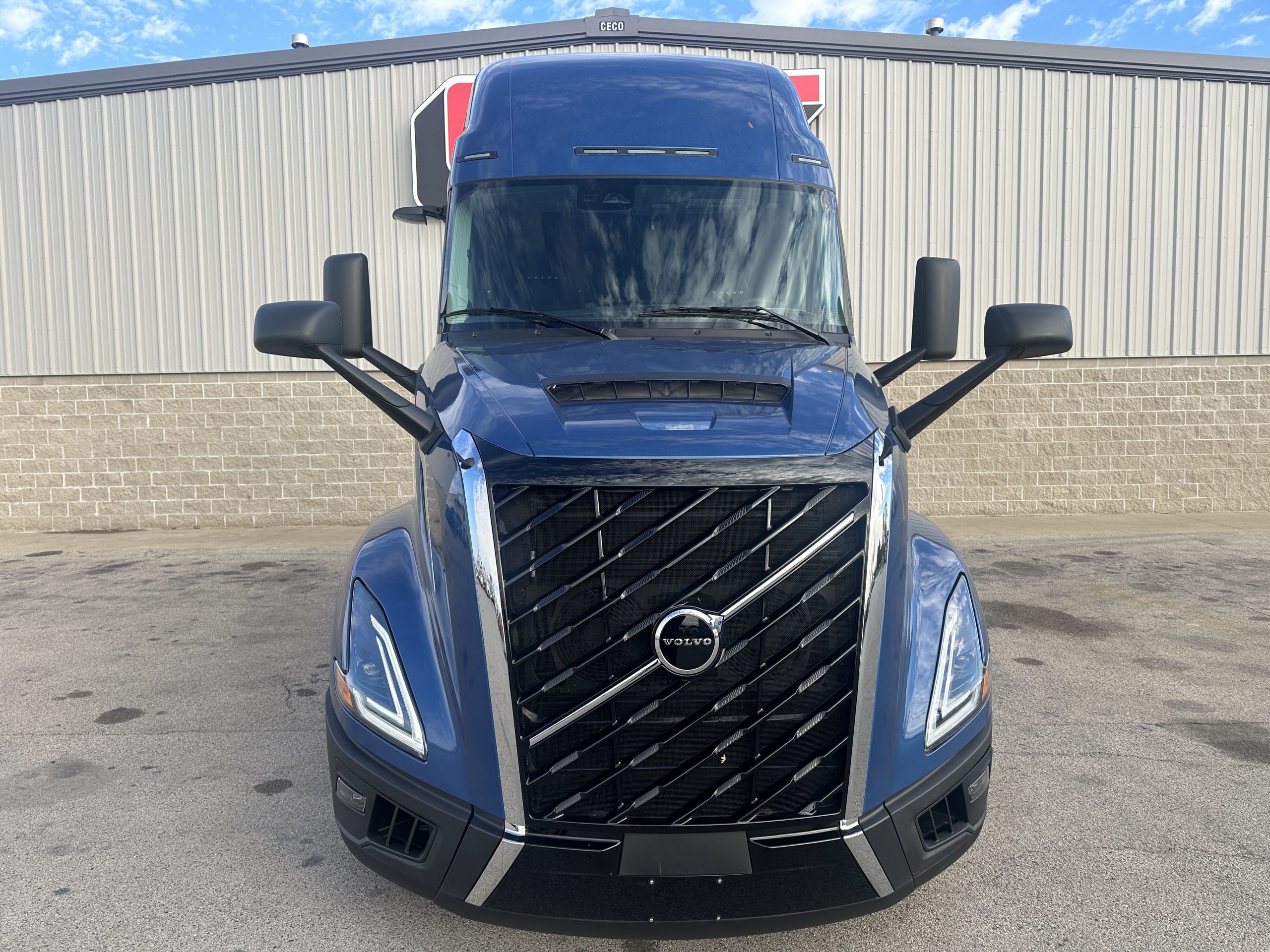 2026 VOLVO VNL860 2026 VOLVO VNL860 - image 5 of 6