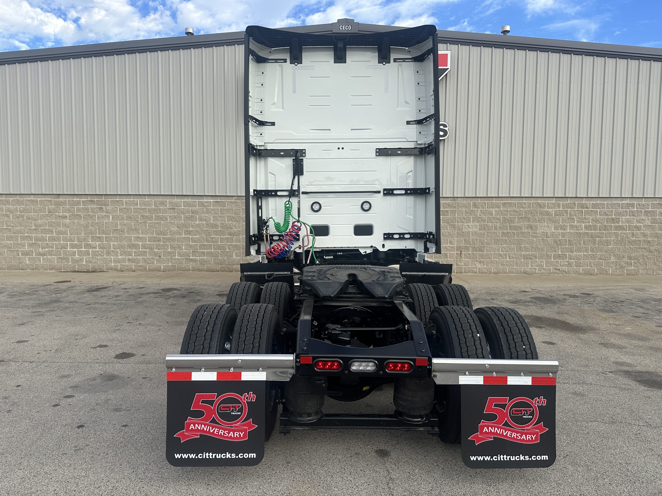 2026 VOLVO VNL860 2026 VOLVO VNL860 - image 5 of 6