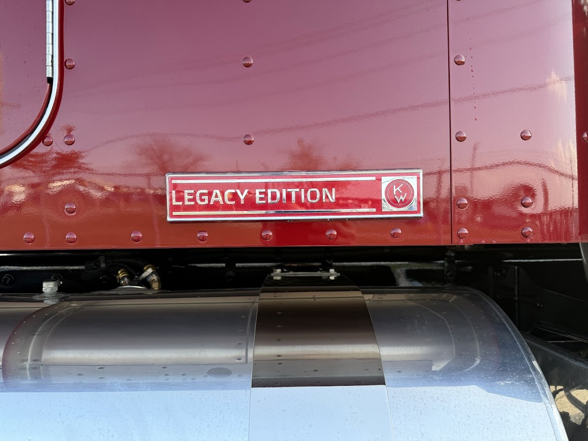 2026 KENWORTH W900L - image 5 of 6