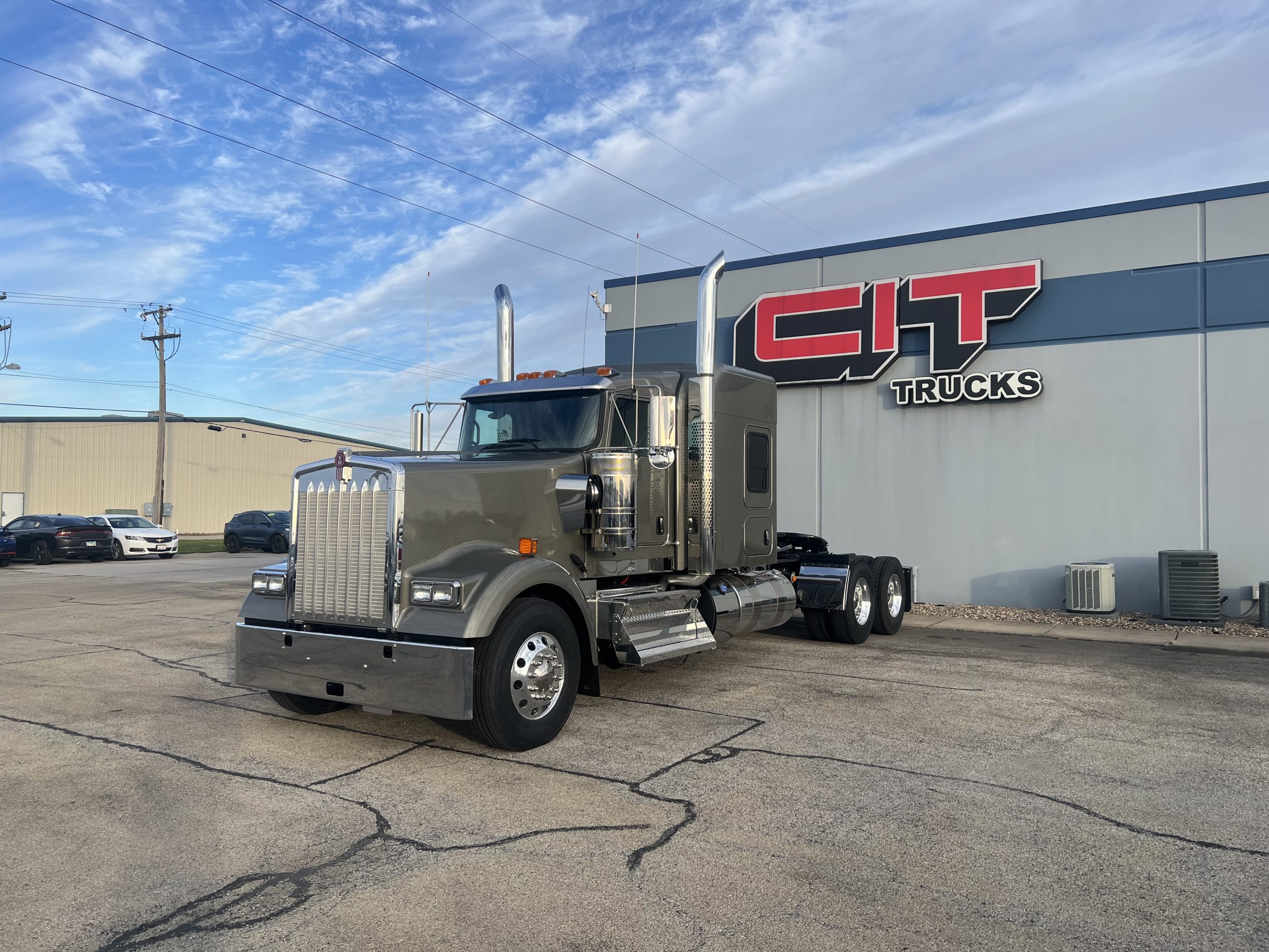 2026 KENWORTH W900L 2026 KENWORTH W900L - image 1 of 6