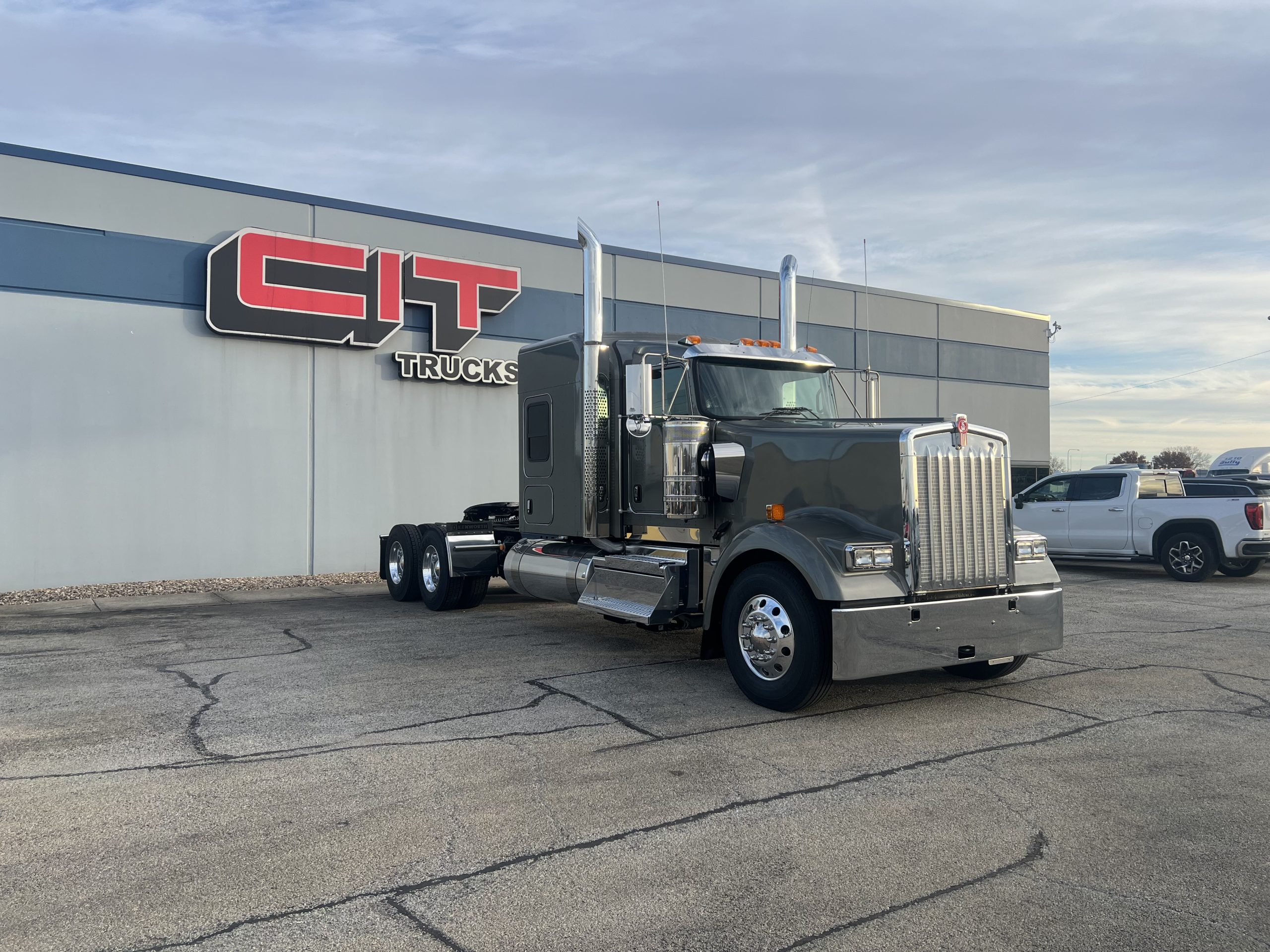 2026 KENWORTH W900L 2026 KENWORTH W900L - image 3 of 6