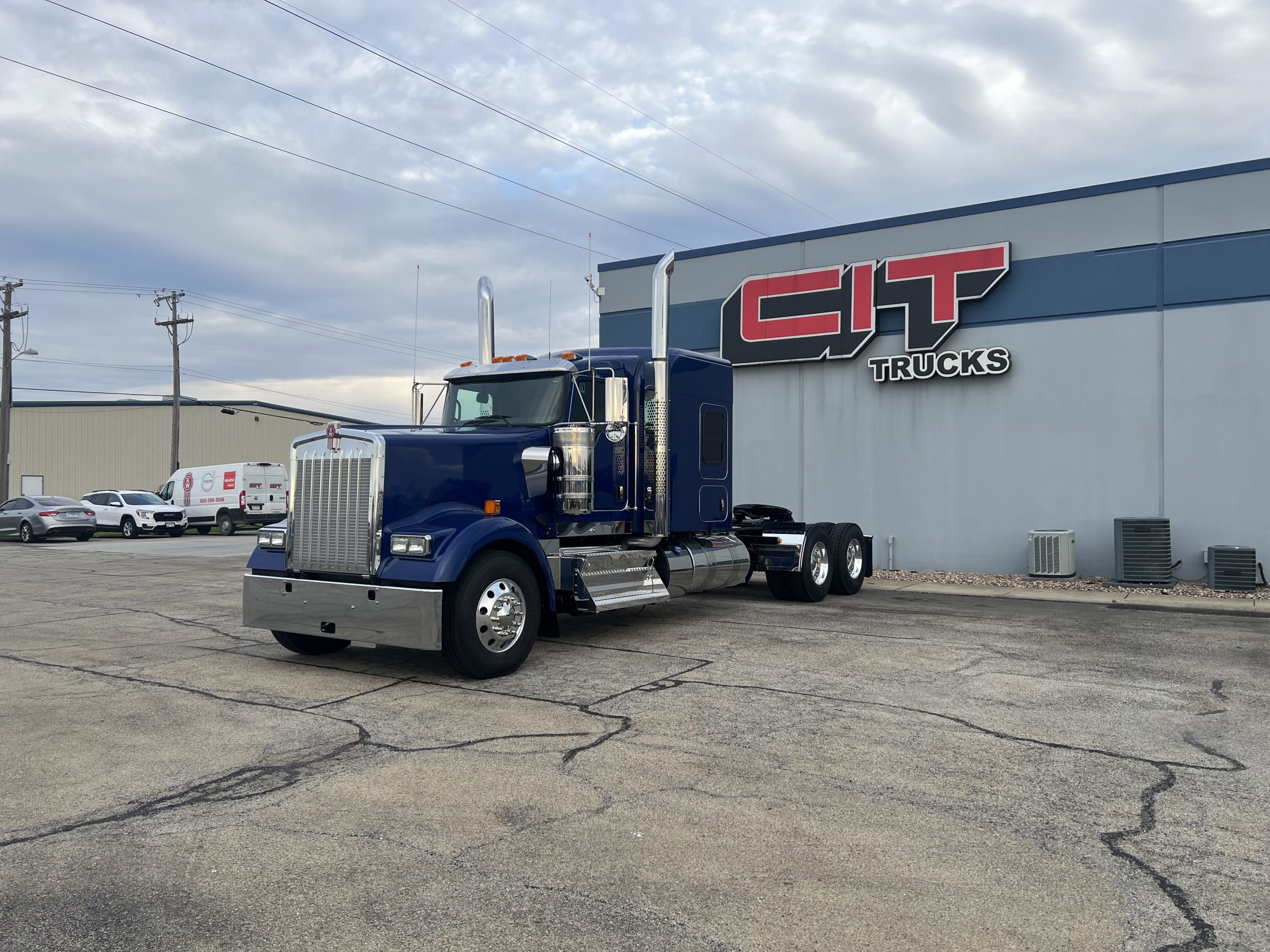 2026 KENWORTH W900L 2026 KENWORTH W900L - image 1 of 6