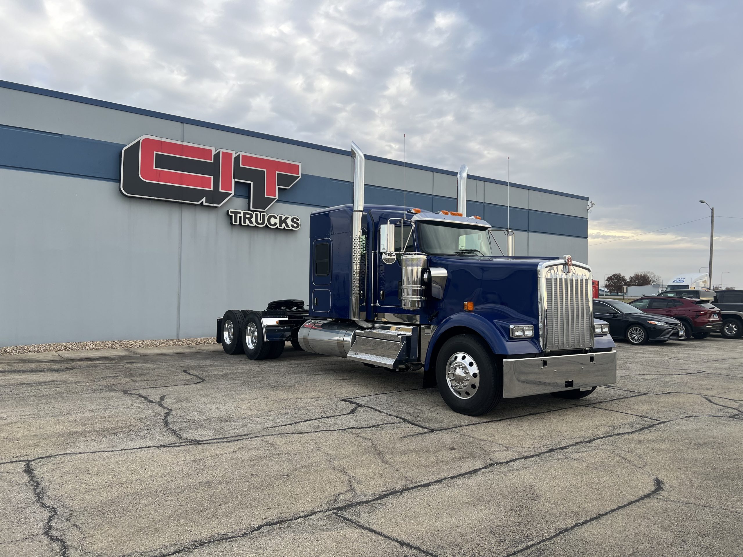 2026 KENWORTH W900L 2026 KENWORTH W900L - image 3 of 6