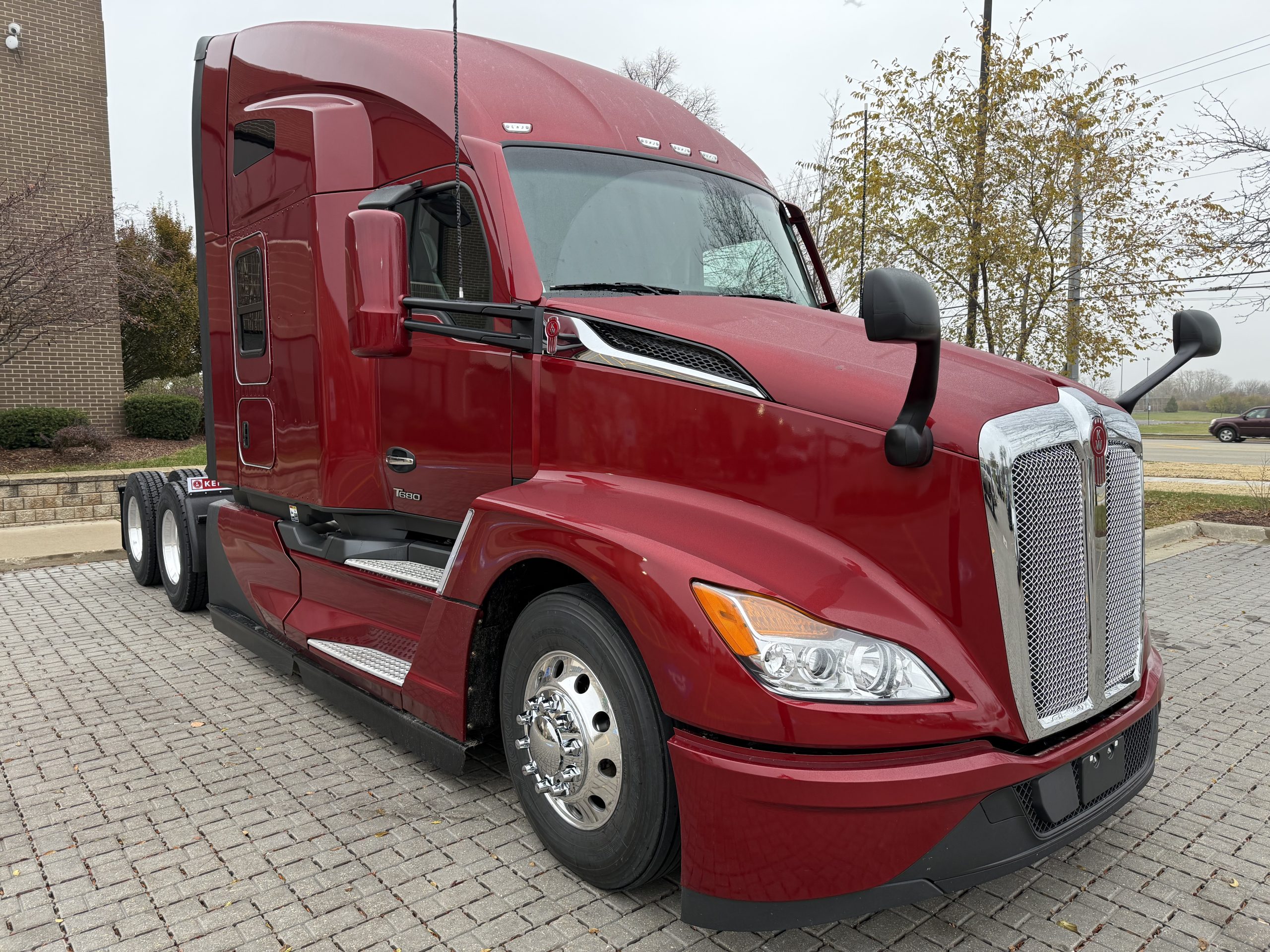 2026 KENWORTH T680 - image 3 of 6