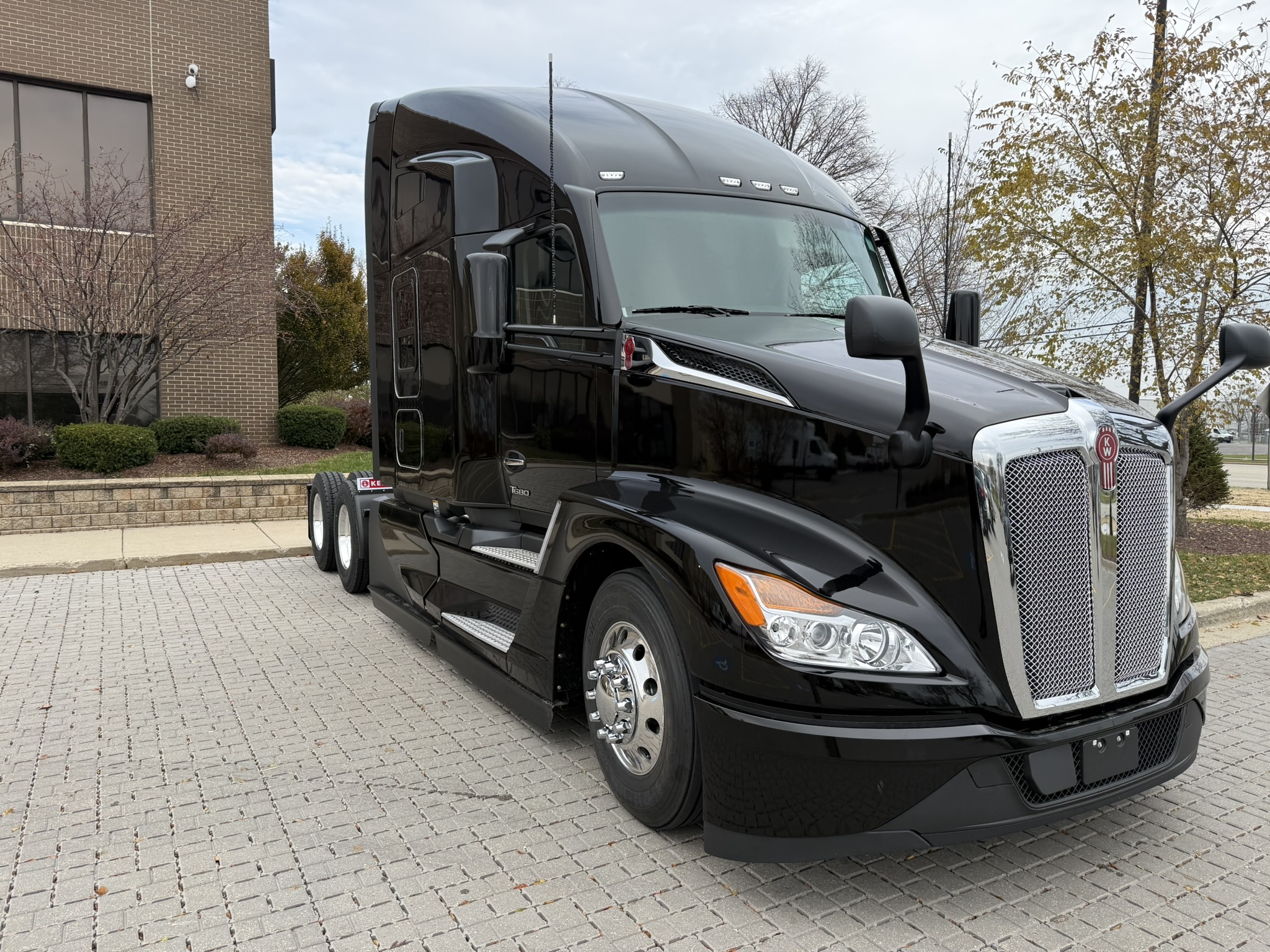 2026 KENWORTH T680 - image 3 of 6