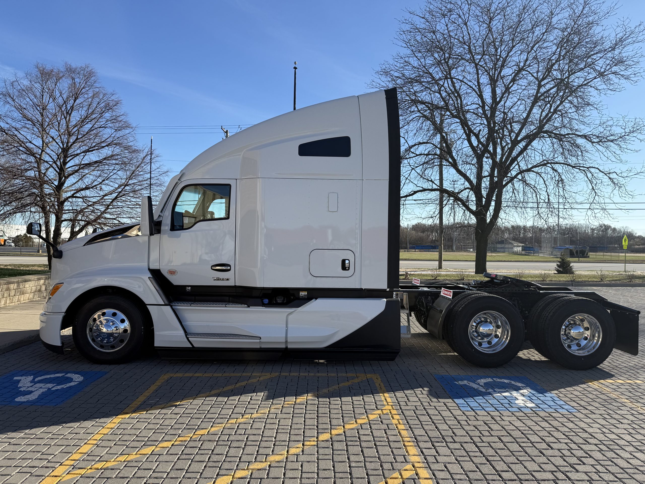 2026 KENWORTH T680 2026 KENWORTH T680 - image 4 of 6