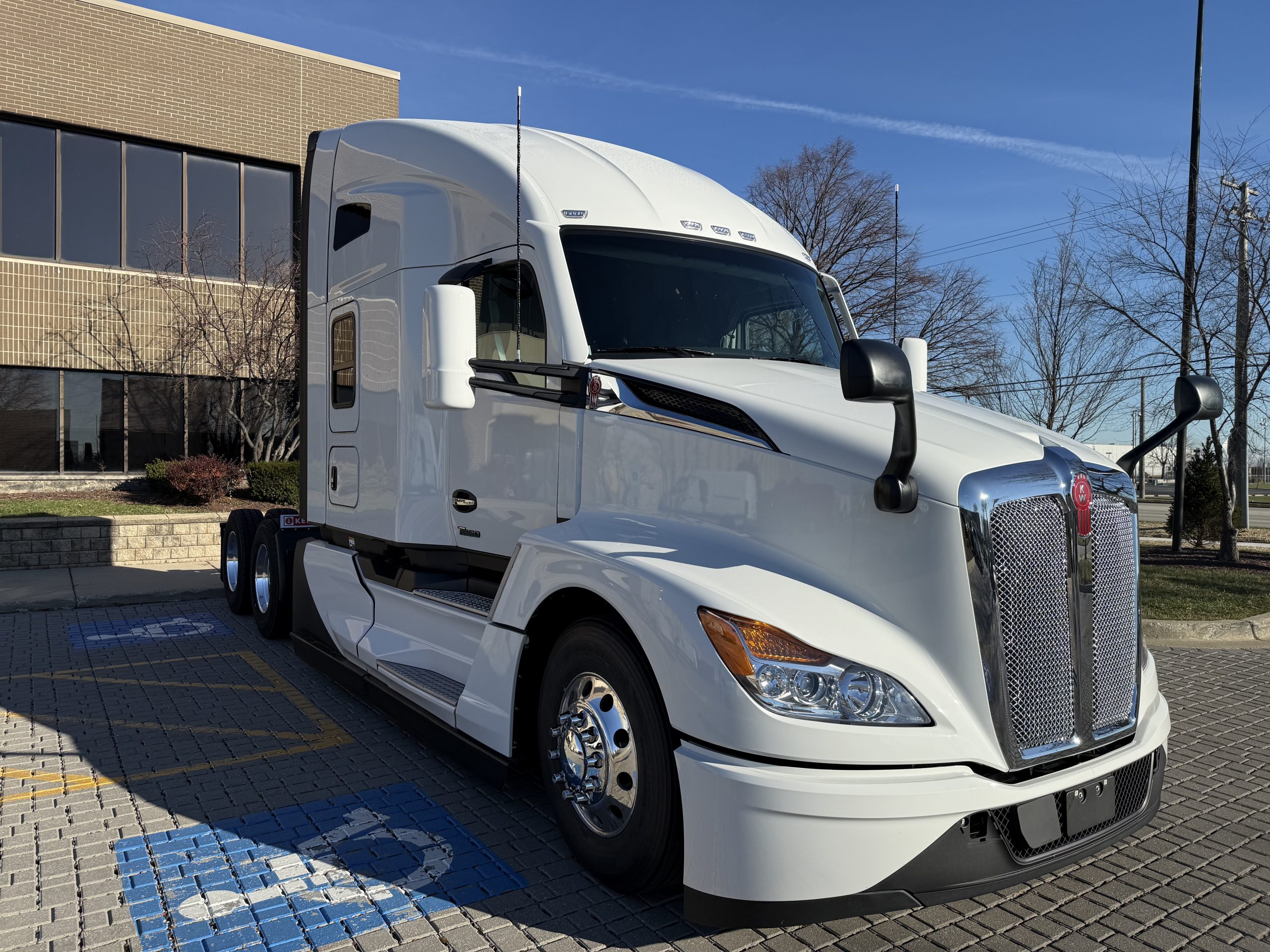 2026 KENWORTH T680 2026 KENWORTH T680 - image 3 of 6
