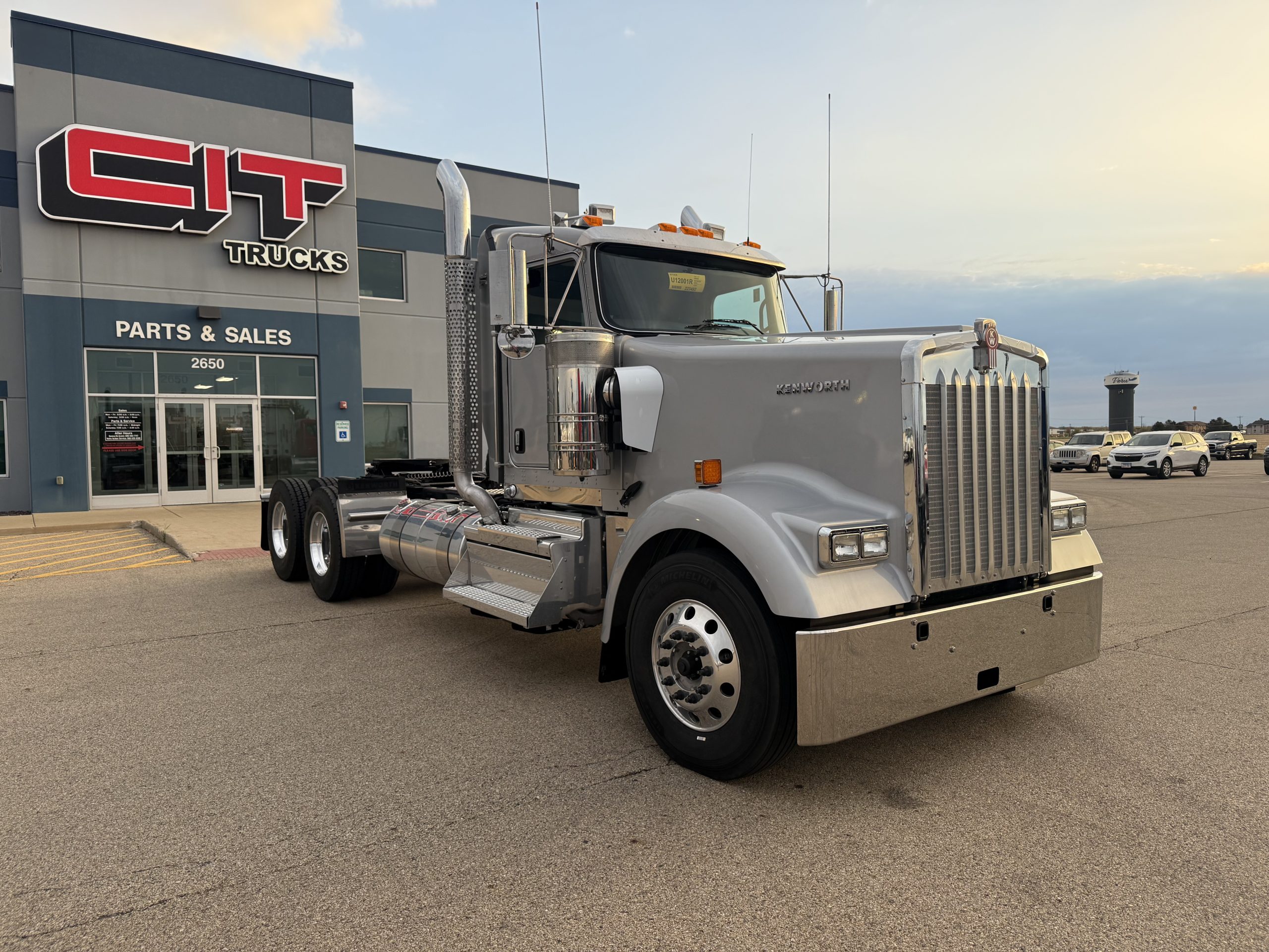 2026 KENWORTH W900L - image 3 of 6