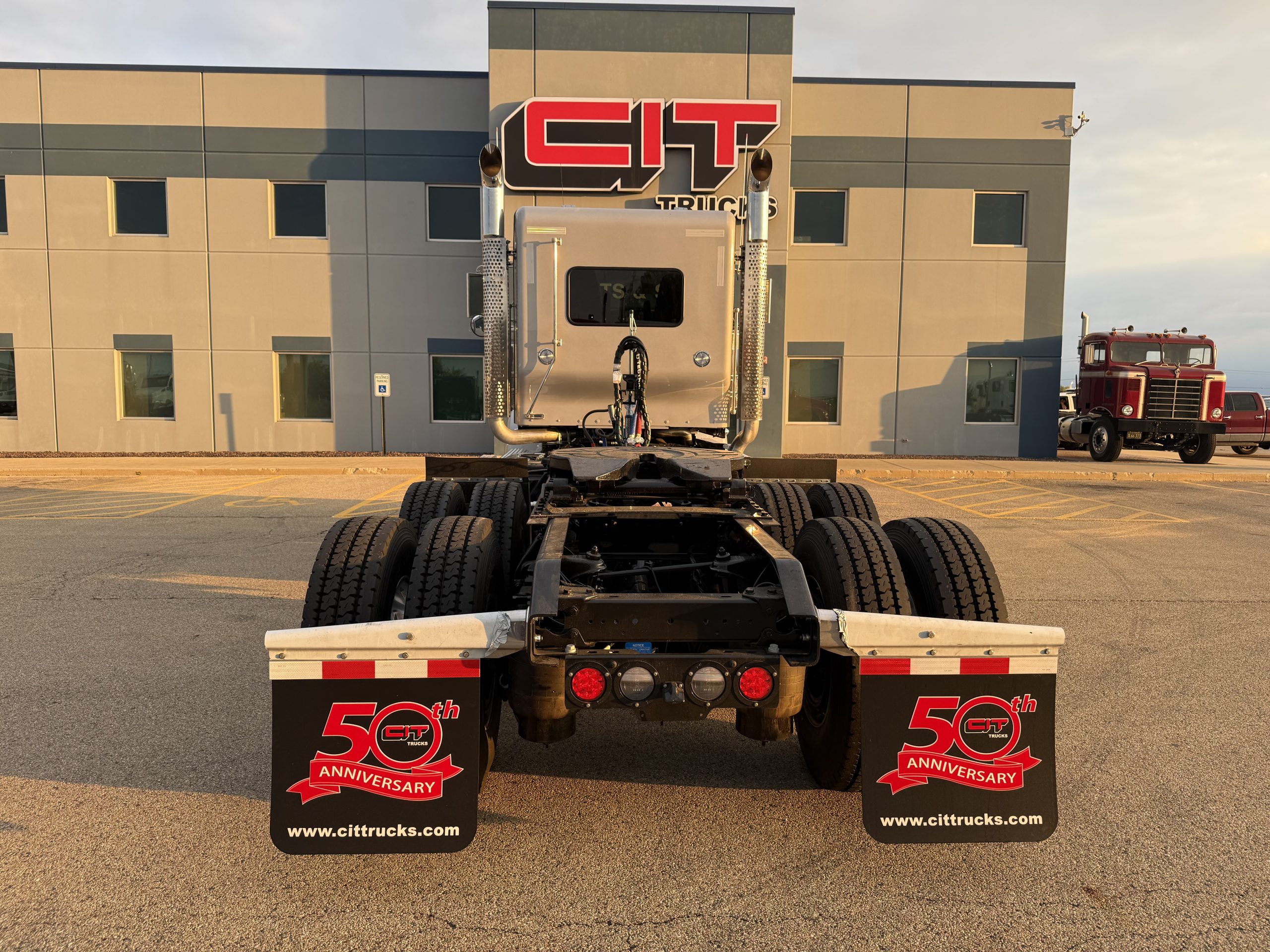 2026 KENWORTH W900L - image 6 of 6