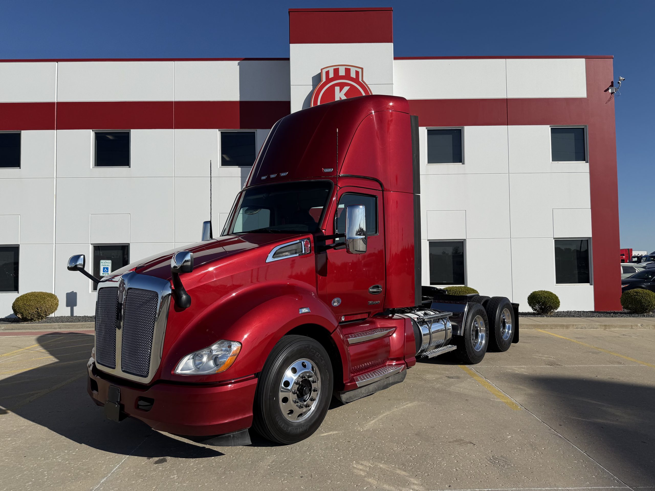2022 KENWORTH T680 2022 KENWORTH T680 - image 1 of 6