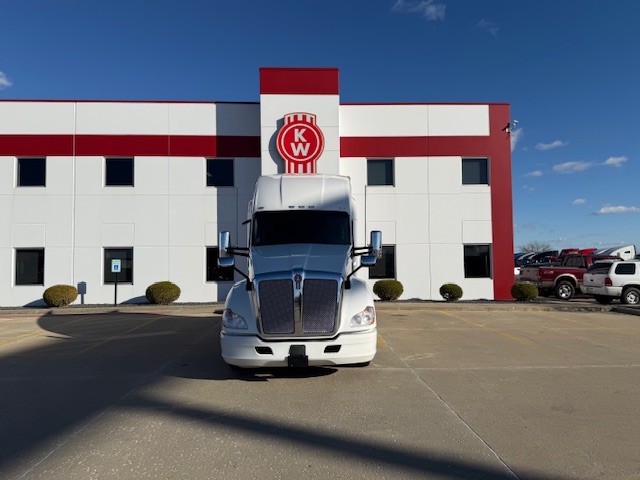 2022 KENWORTH T680 2022 KENWORTH T680 - image 2 of 6
