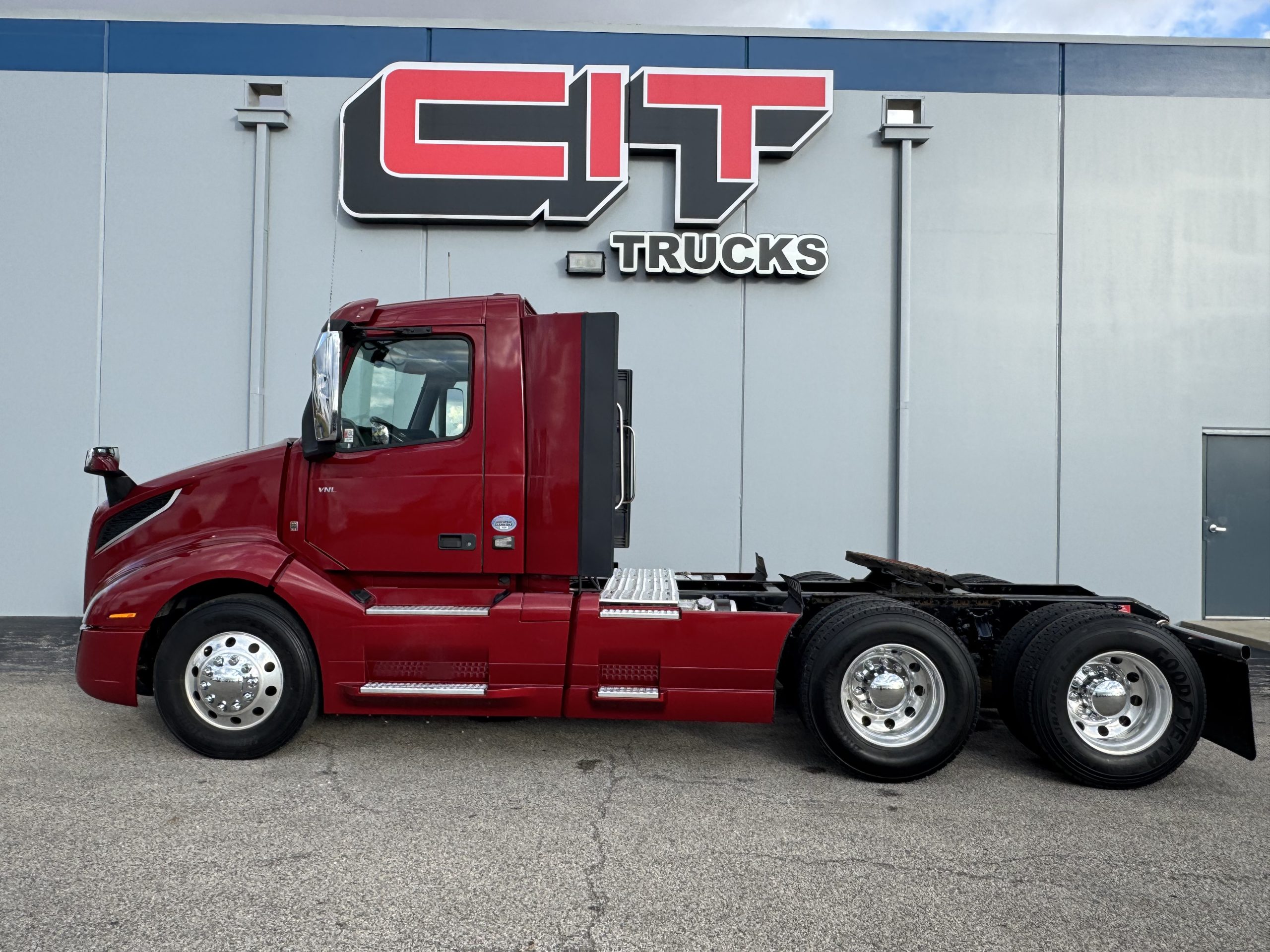 2022 VOLVO VNL300 2022 VOLVO VNL300 - image 6 of 6