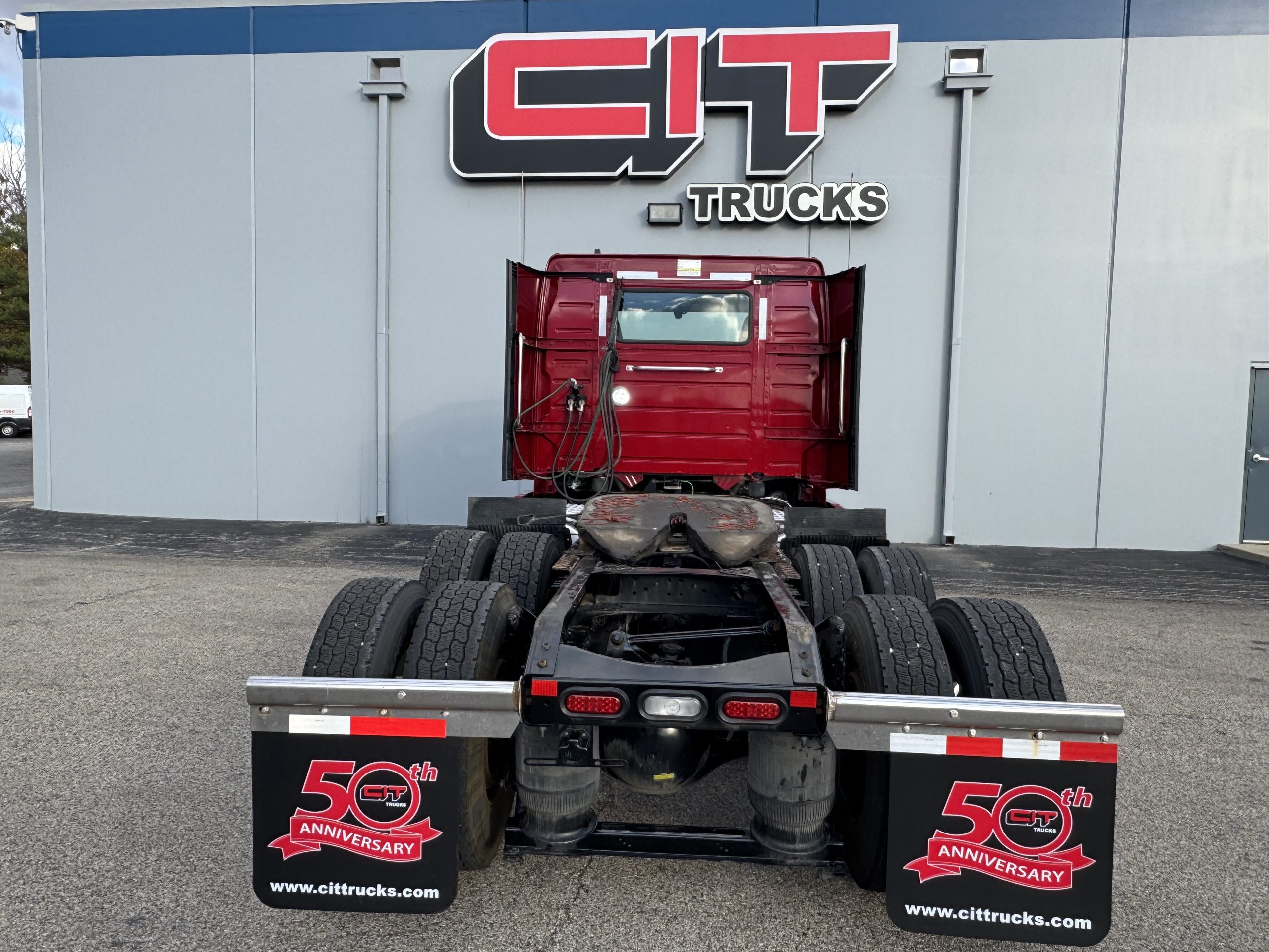 2022 VOLVO VNL300 2022 VOLVO VNL300 - image 5 of 6