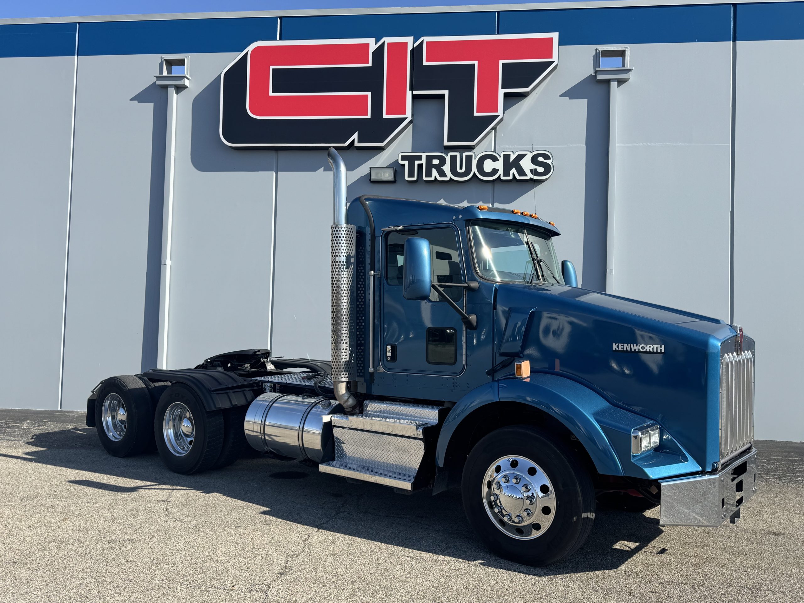 2020 KENWORTH T800 - image 3 of 6