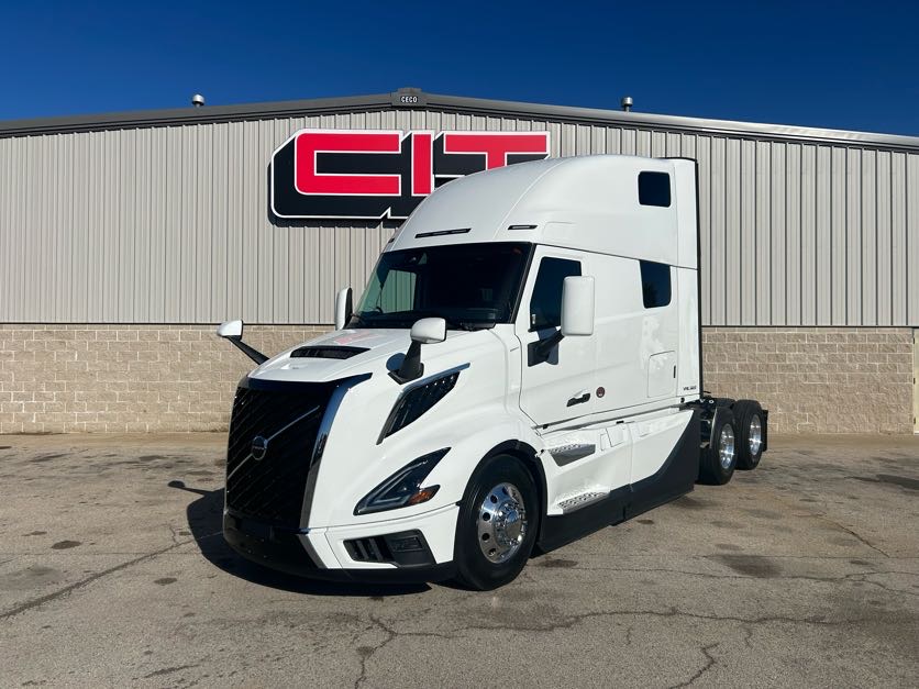 2026 VOLVO VNL860 2026 VOLVO VNL860 - image 1 of 6