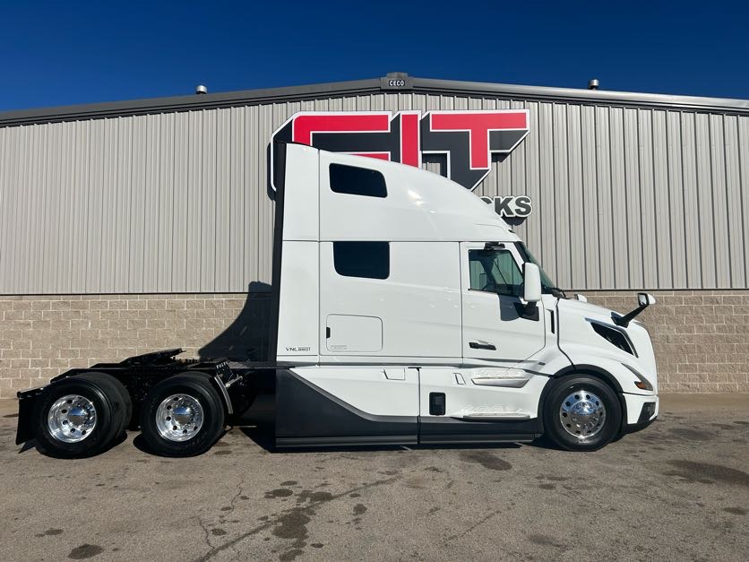 2026 VOLVO VNL860 2026 VOLVO VNL860 - image 4 of 6