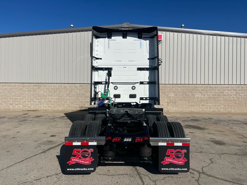 2026 VOLVO VNL860 2026 VOLVO VNL860 - image 5 of 6