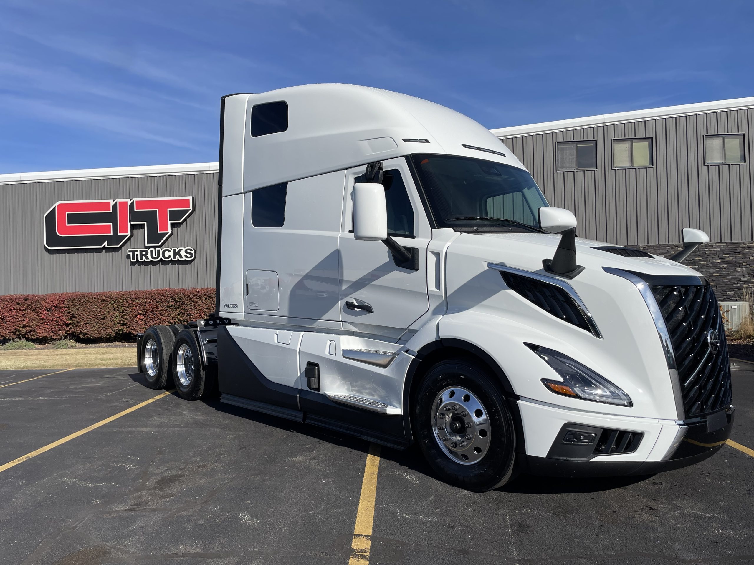 2026 VOLVO VNL860 2026 VOLVO VNL860 - image 3 of 6