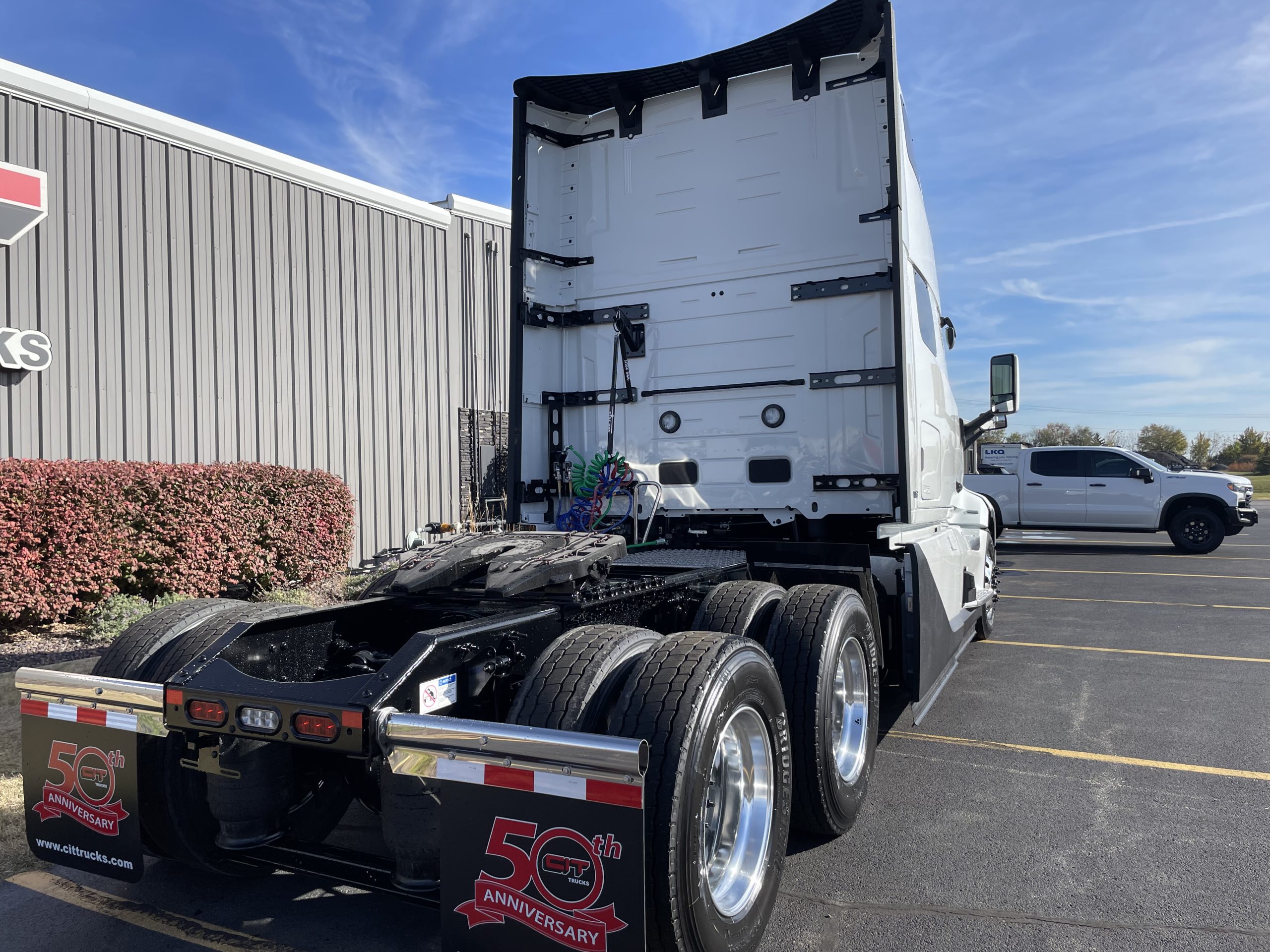2026 VOLVO VNL860 2026 VOLVO VNL860 - image 5 of 6