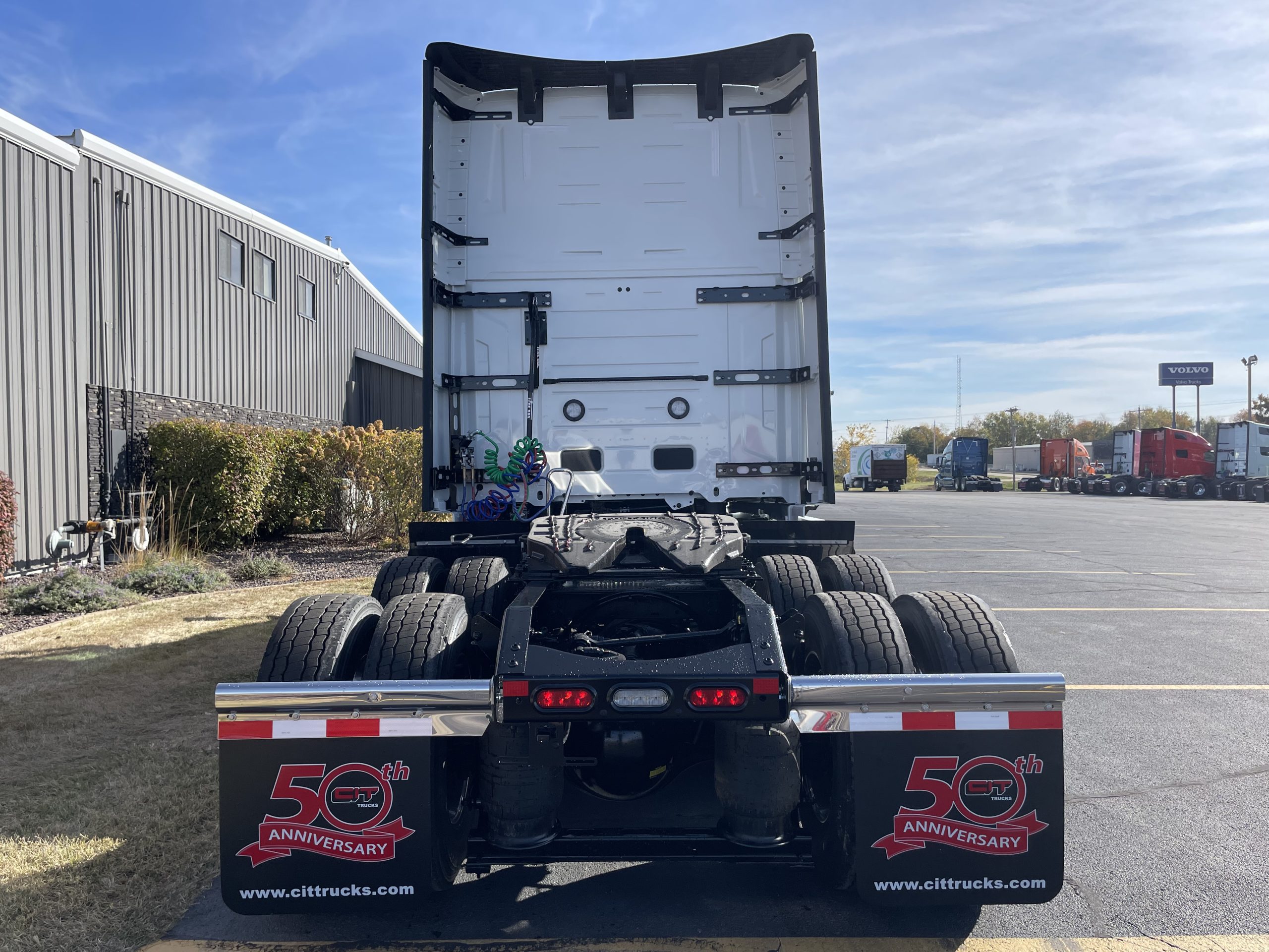 2026 VOLVO VNL860 2026 VOLVO VNL860 - image 6 of 6
