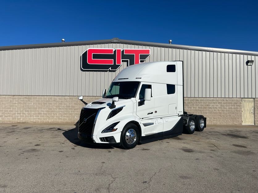 2026 VOLVO VNL860 2026 VOLVO VNL860 - image 1 of 6