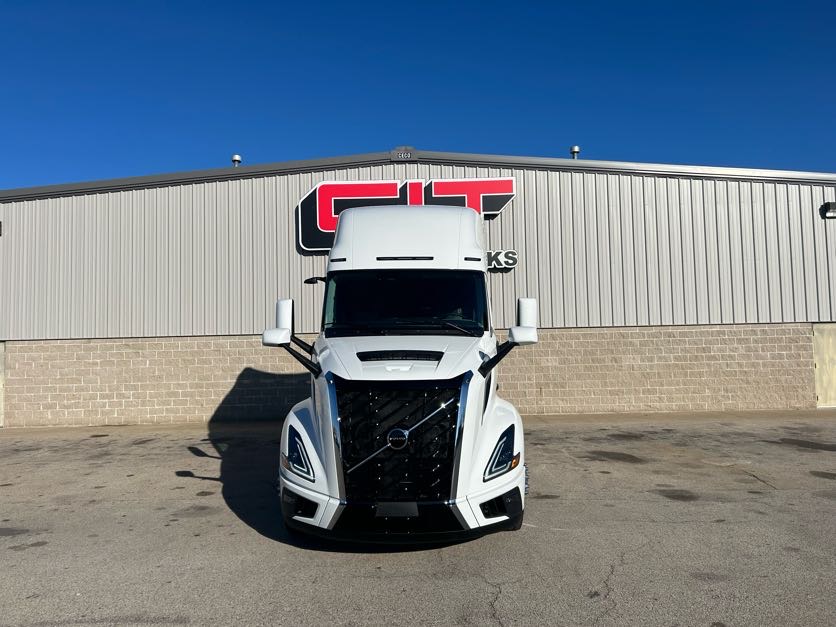 2026 VOLVO VNL860 2026 VOLVO VNL860 - image 3 of 6