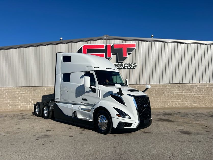 2026 VOLVO VNL860 2026 VOLVO VNL860 - image 4 of 6