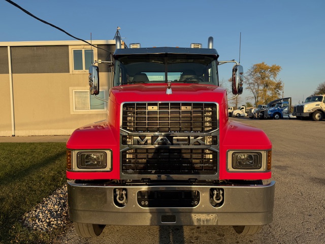 2023 MACK PINNACLE 2023 MACK PINNACLE - image 3 of 6