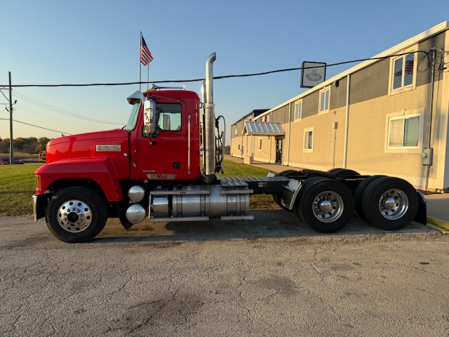 2023 MACK PINNACLE 2023 MACK PINNACLE - image 5 of 6