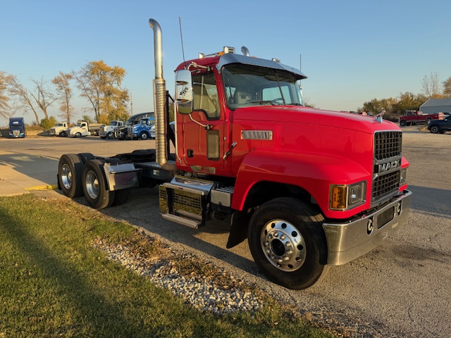 2023 MACK PINNACLE 2023 MACK PINNACLE - image 4 of 6