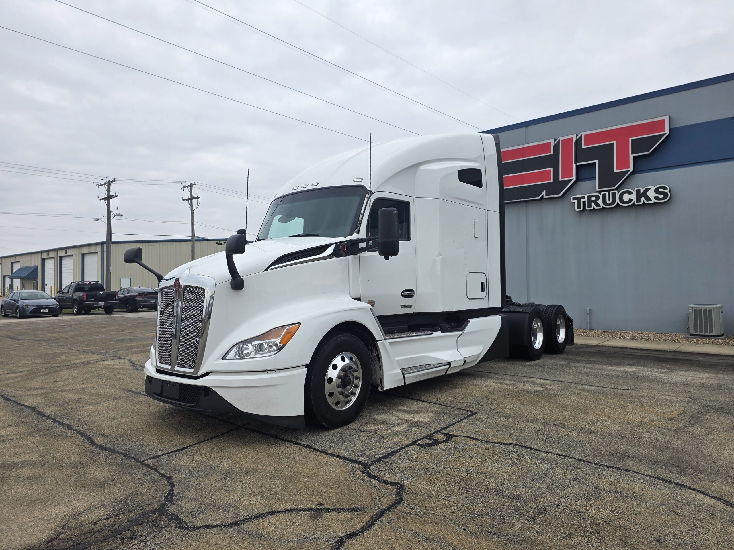 2023 KENWORTH T680 2023 KENWORTH T680 - image 1 of 6