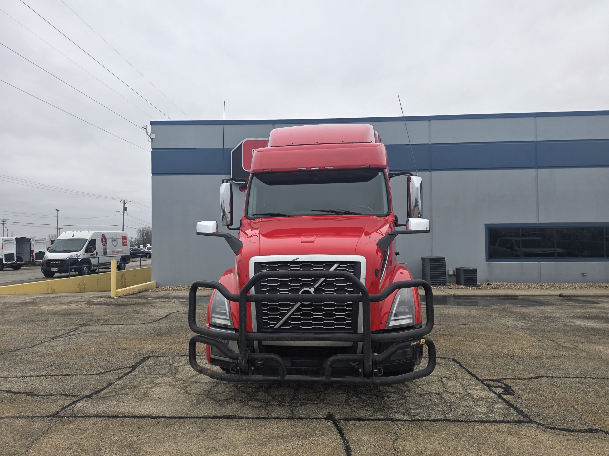 2020 VOLVO VNL740 2020 VOLVO VNL740 - image 2 of 6
