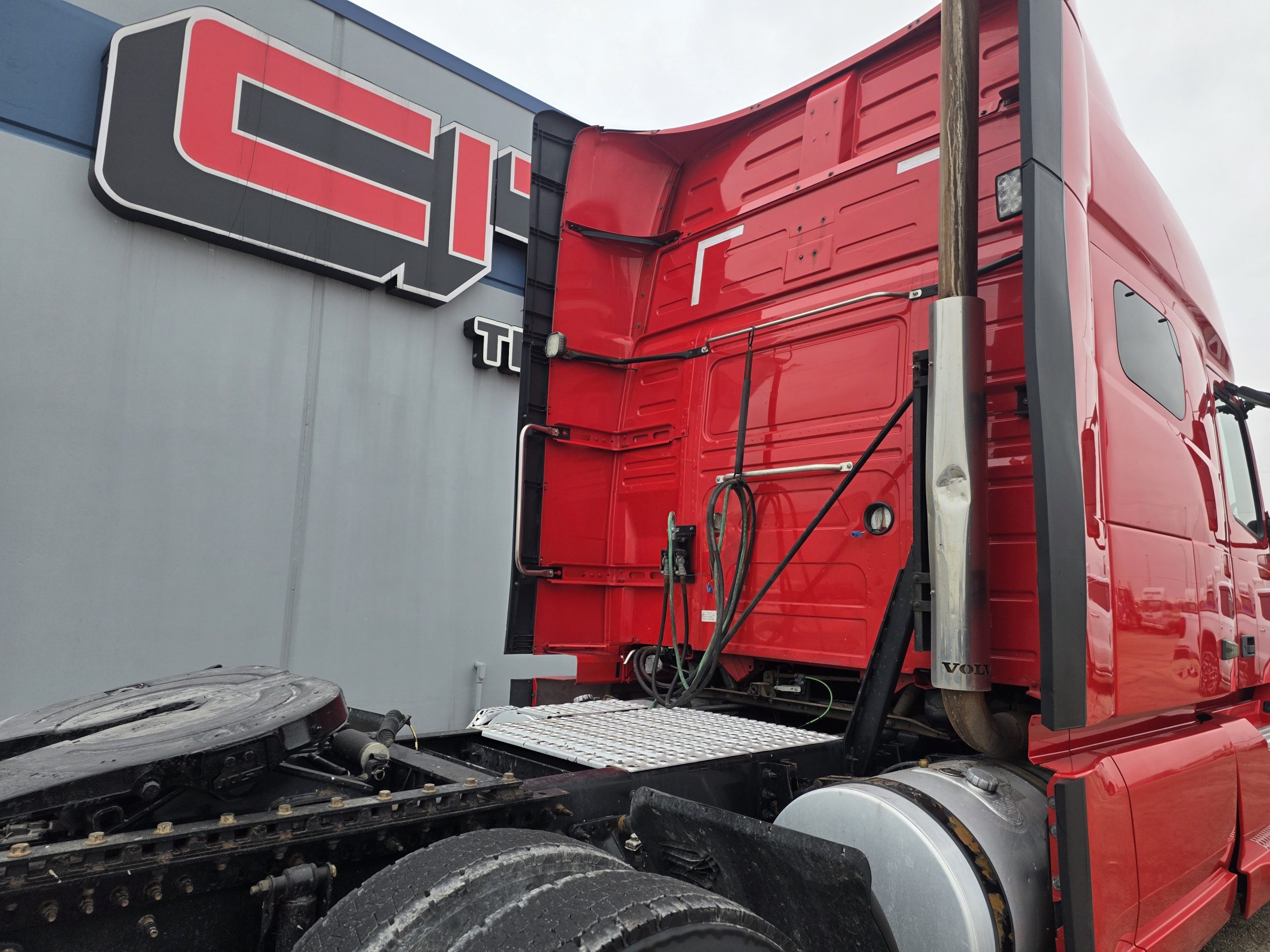 2020 VOLVO VNL740 2020 VOLVO VNL740 - image 5 of 6