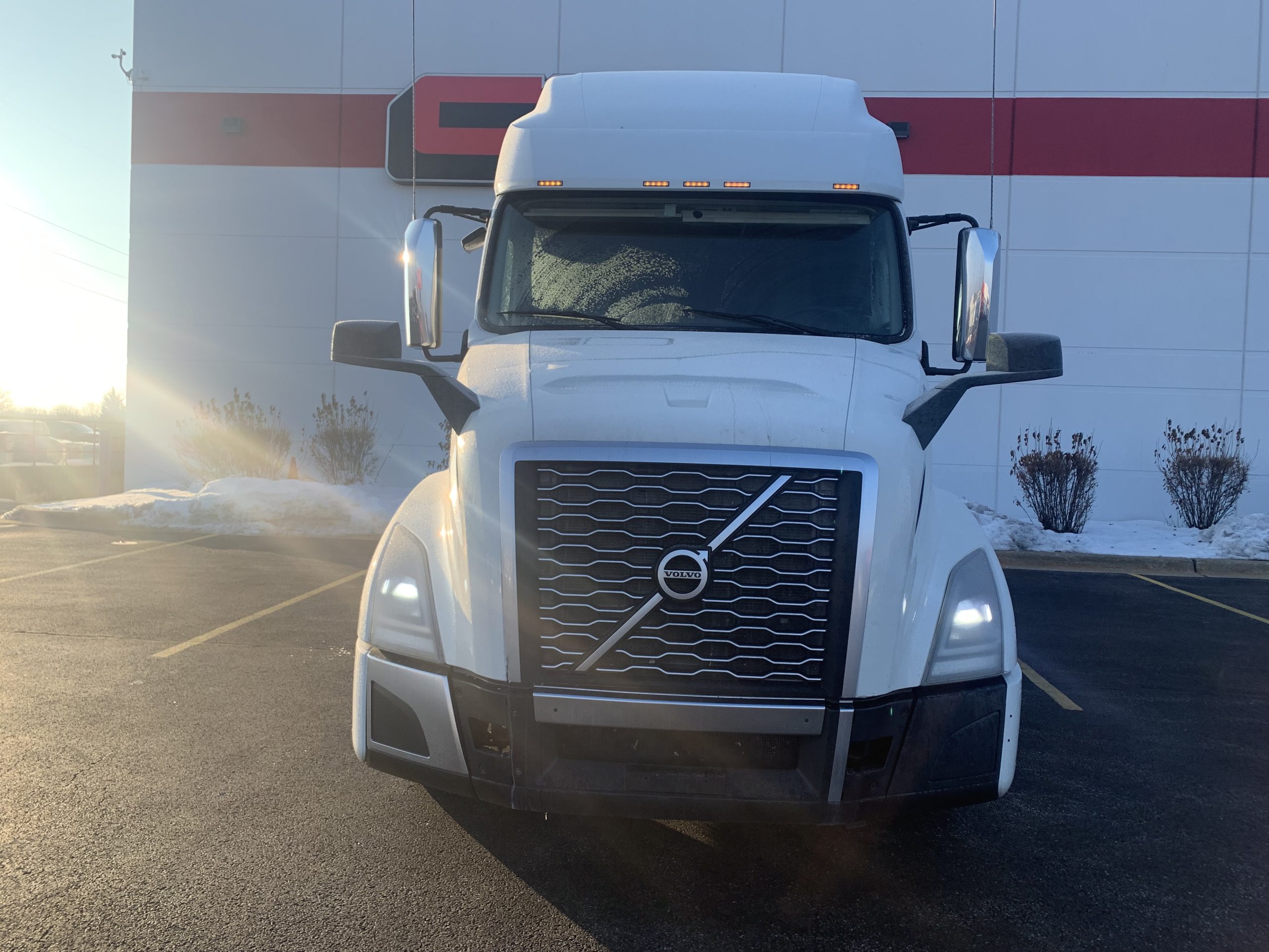 2022 VOLVO VNL760 2022 VOLVO VNL760 - image 2 of 6