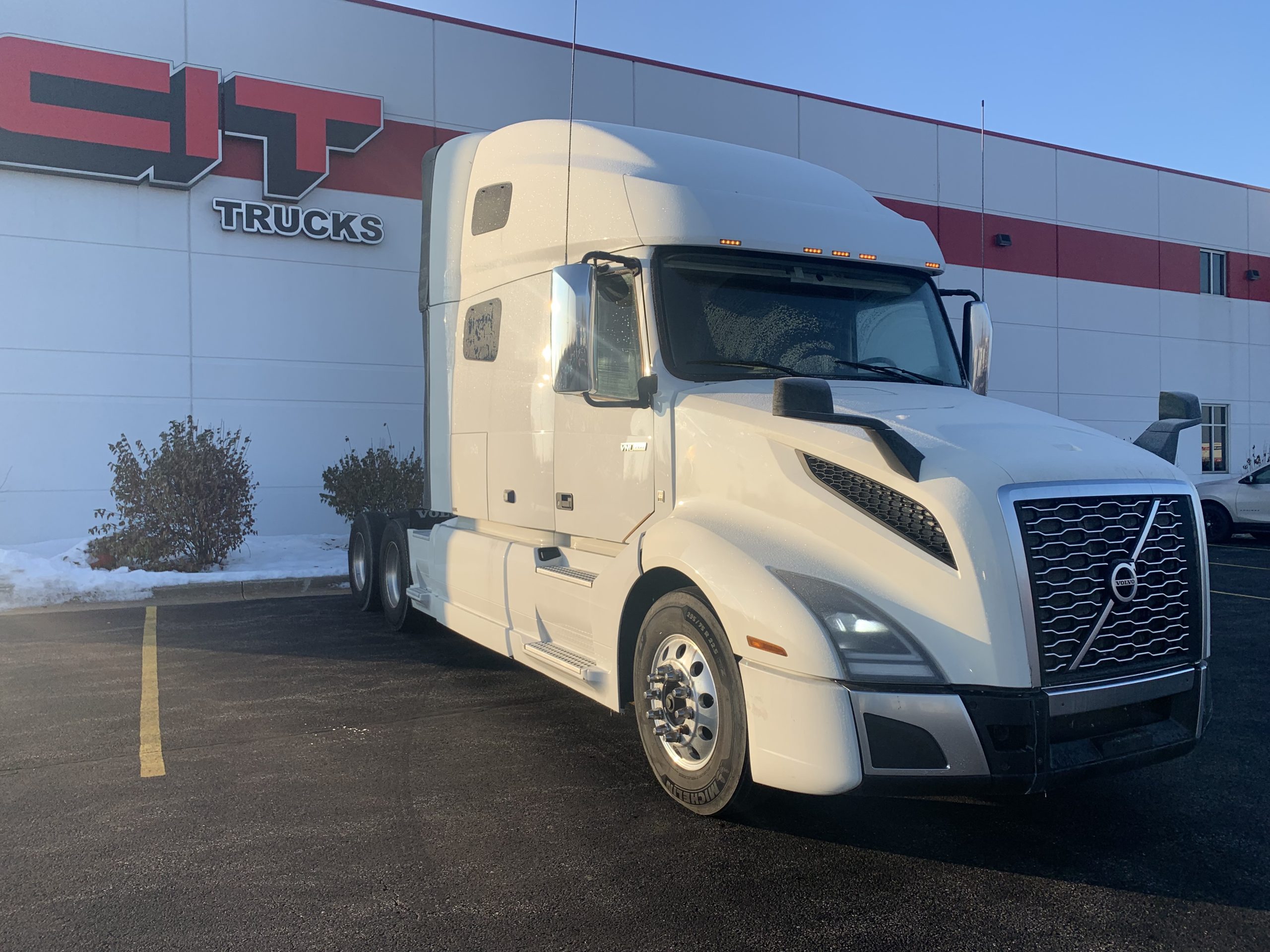 2022 VOLVO VNL760 2022 VOLVO VNL760 - image 3 of 6