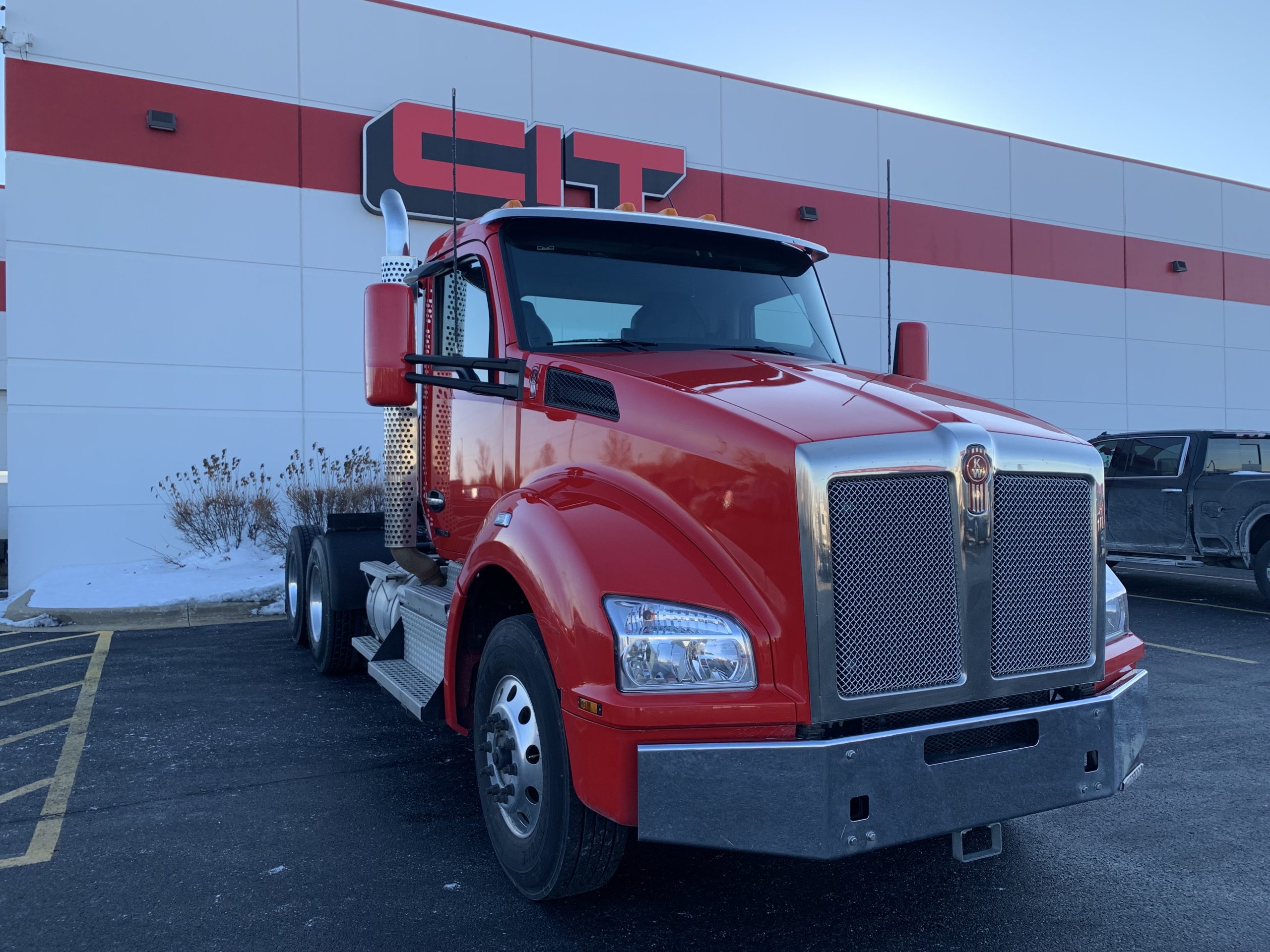 2024 Kenworth T880 2024 Kenworth T880 - image 2 of 6