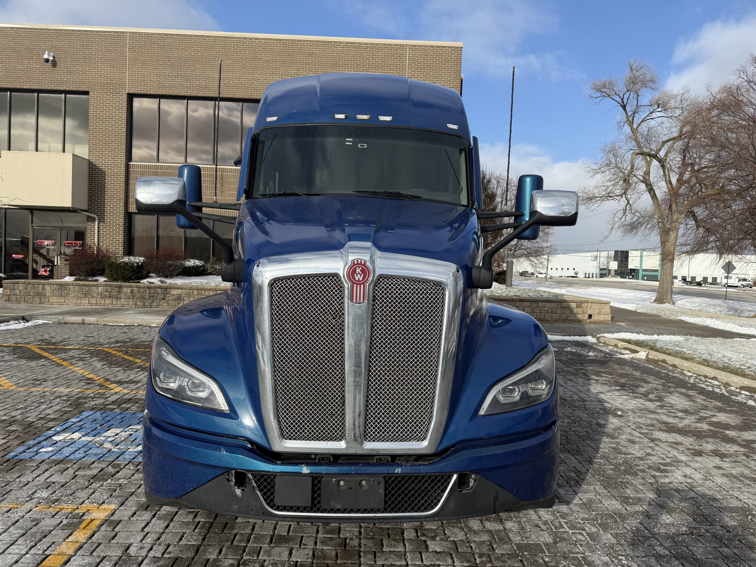 2023 KENWORTH T680 - image 3 of 6