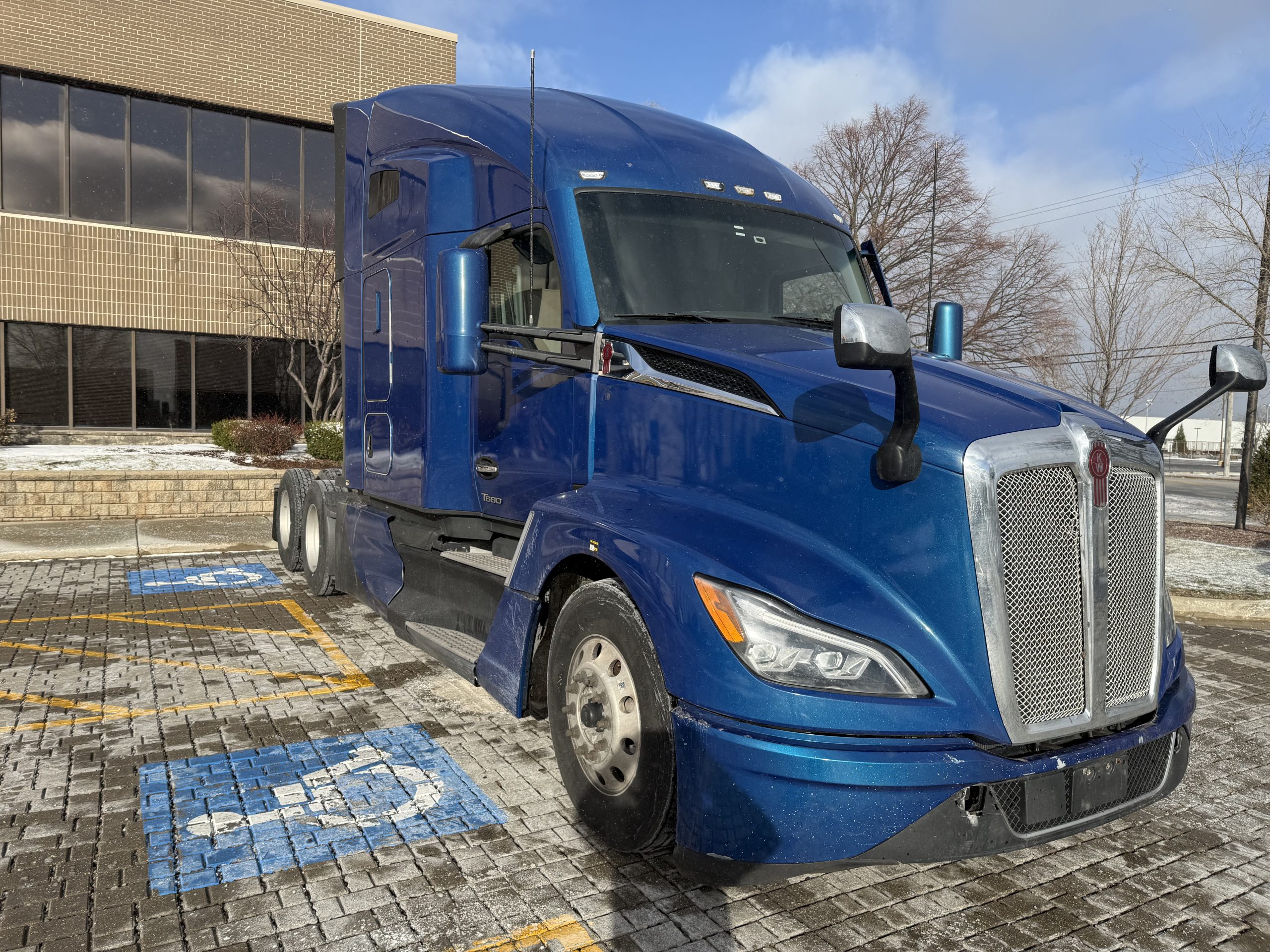 2021 KENWORTH T680 - image 4 of 6