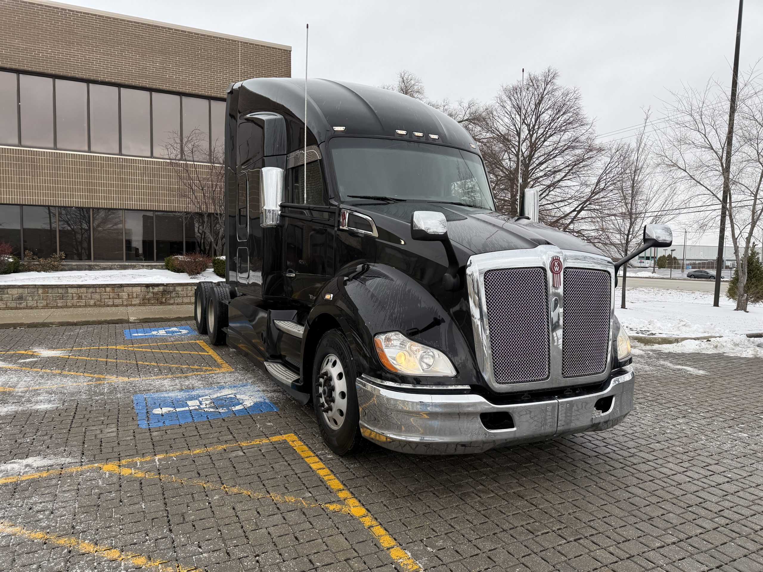 2020 KENWORTH T680 2020 KENWORTH T680 - image 3 of 6