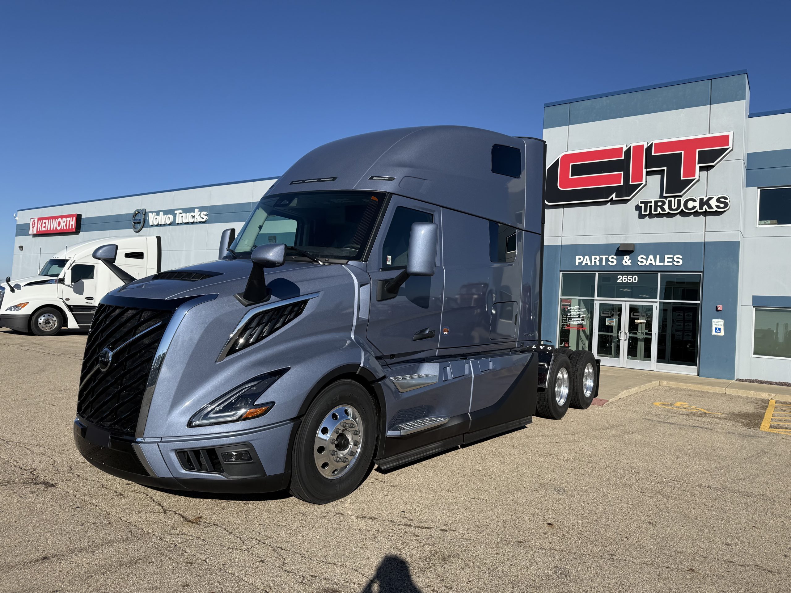 2026 VOLVO VNL860 - image 1 of 6